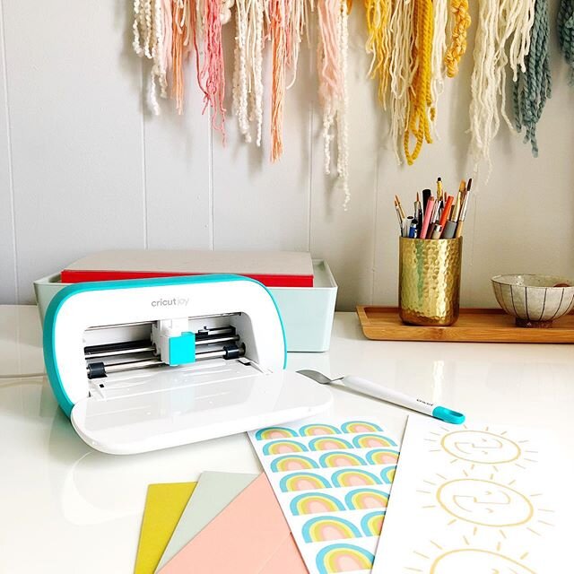 AD: My mail game got a serious upgrade today thanks to @officialcricut ! I've been wanting to cut my cards into fun shapes and add some custom confetti and their new Cricut Joy was the perfect tool. It's so tiny, fits right on my desk, and made my ra