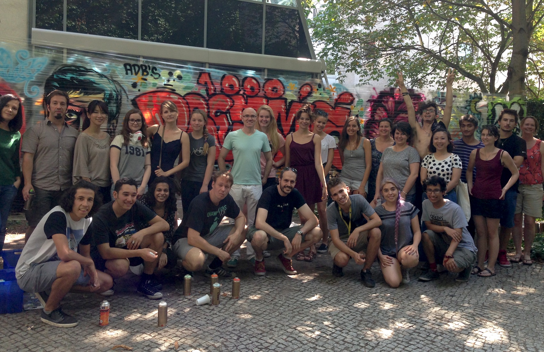 Here are some of the students, along with illustrator Rafa Alvarez (middle-front with black shirt) and Felix Gephardt (directly to the left of Rafa), a very talented Graffiti artist and illustrator.