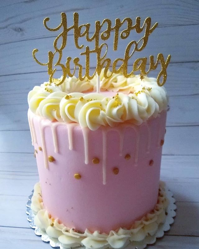 Happy Birthday!

#chicagocustomcakes #cake #birthday #birthdaycake #vanilla #gold #pink #confetti #shine #sparkle #dripcake #cakesofinstagram #instafood #instacakes #wednesday #pic #foodpic #buttercream #desserts #happybirthday #chicagobakery #chicag