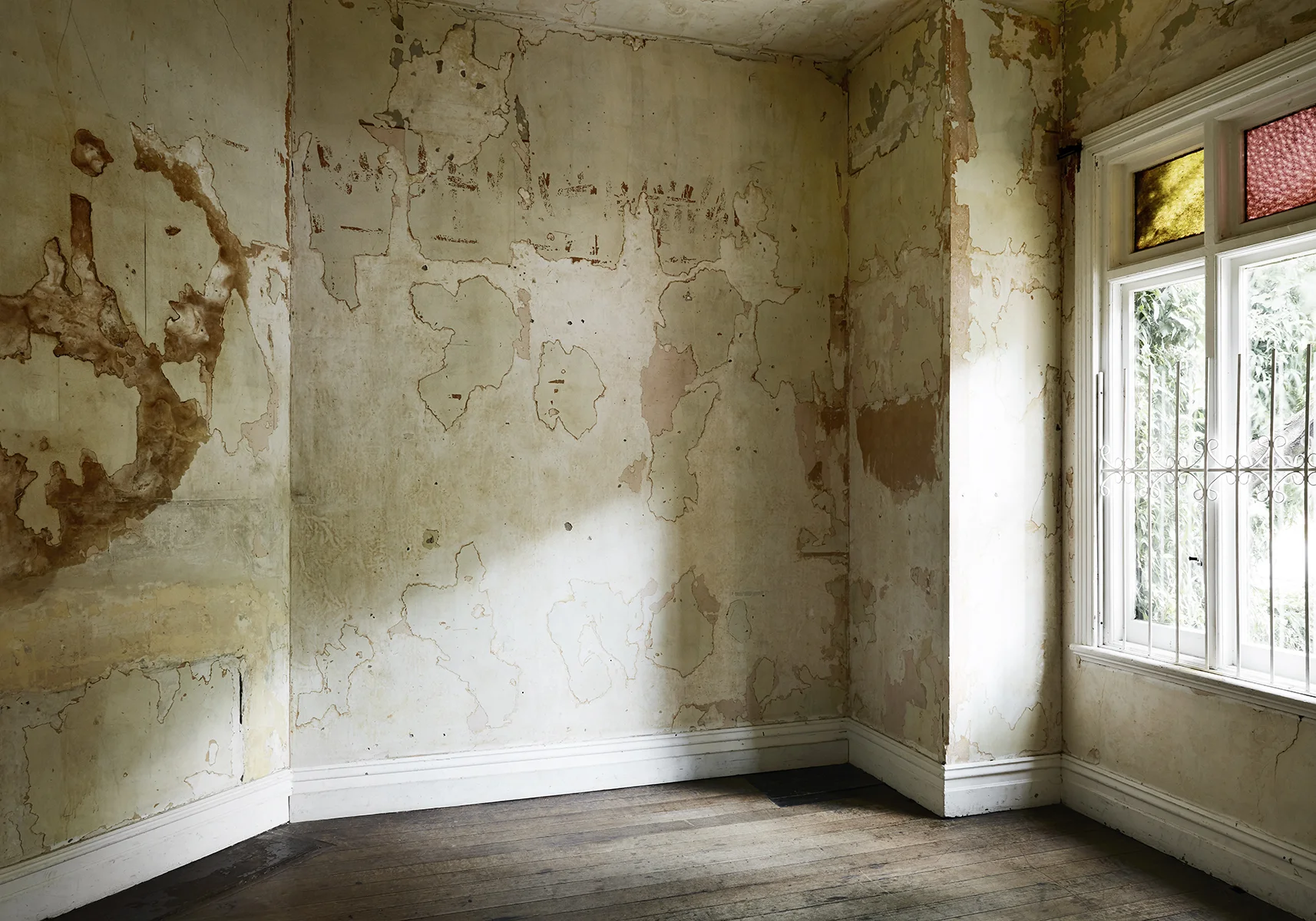 THE DISTRESSED ROOM