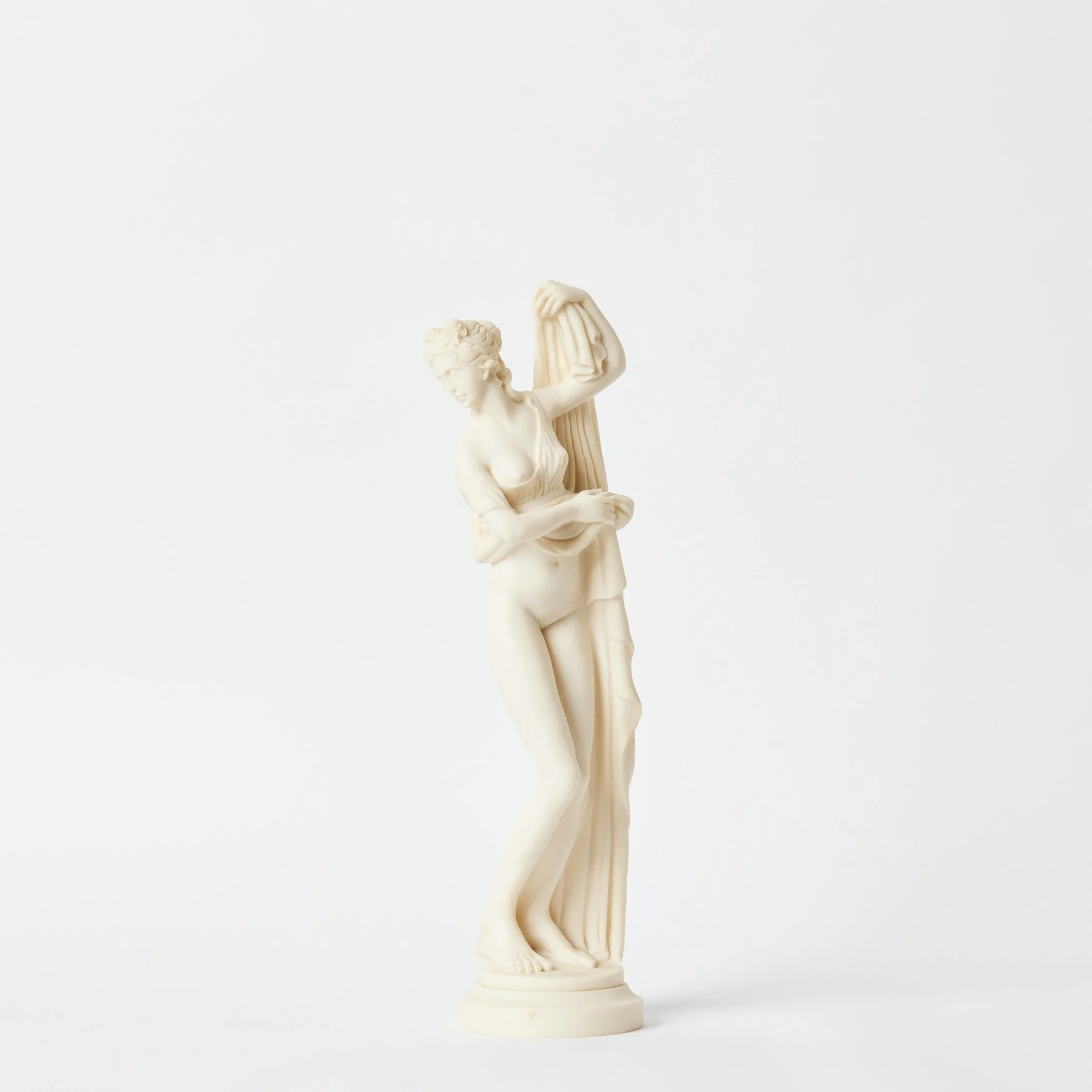 EST_Objects_Sculptures_WhiteNeutral_ESTSC0004_44H_01.jpg