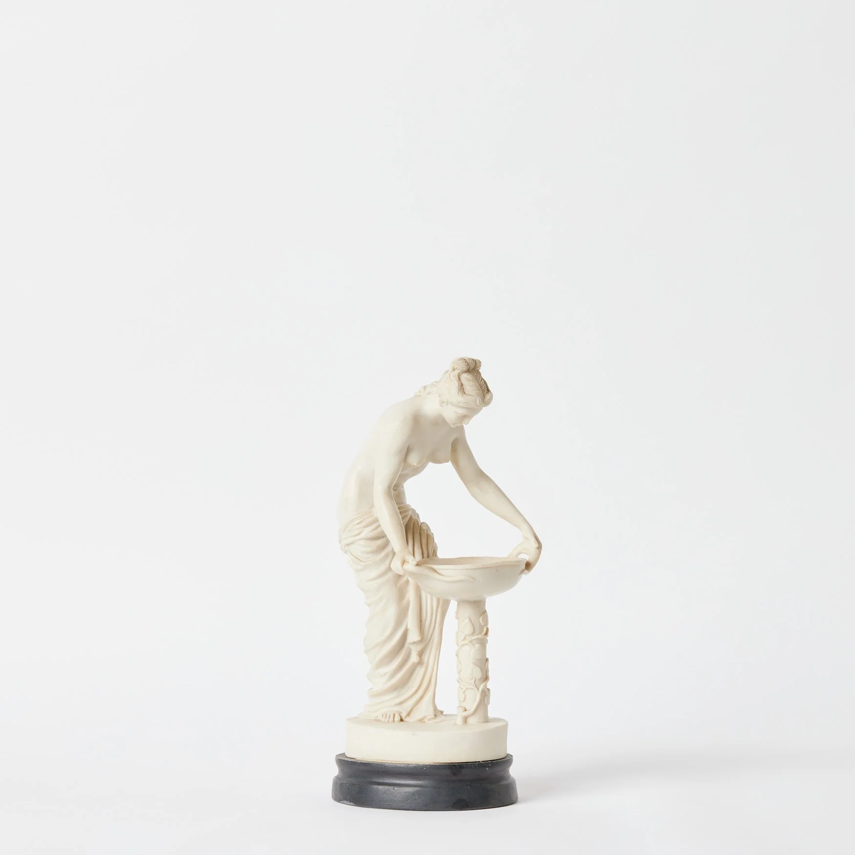EST_Objects_Sculptures_WhiteNeutral_ESTSC0006_33H_01.jpg