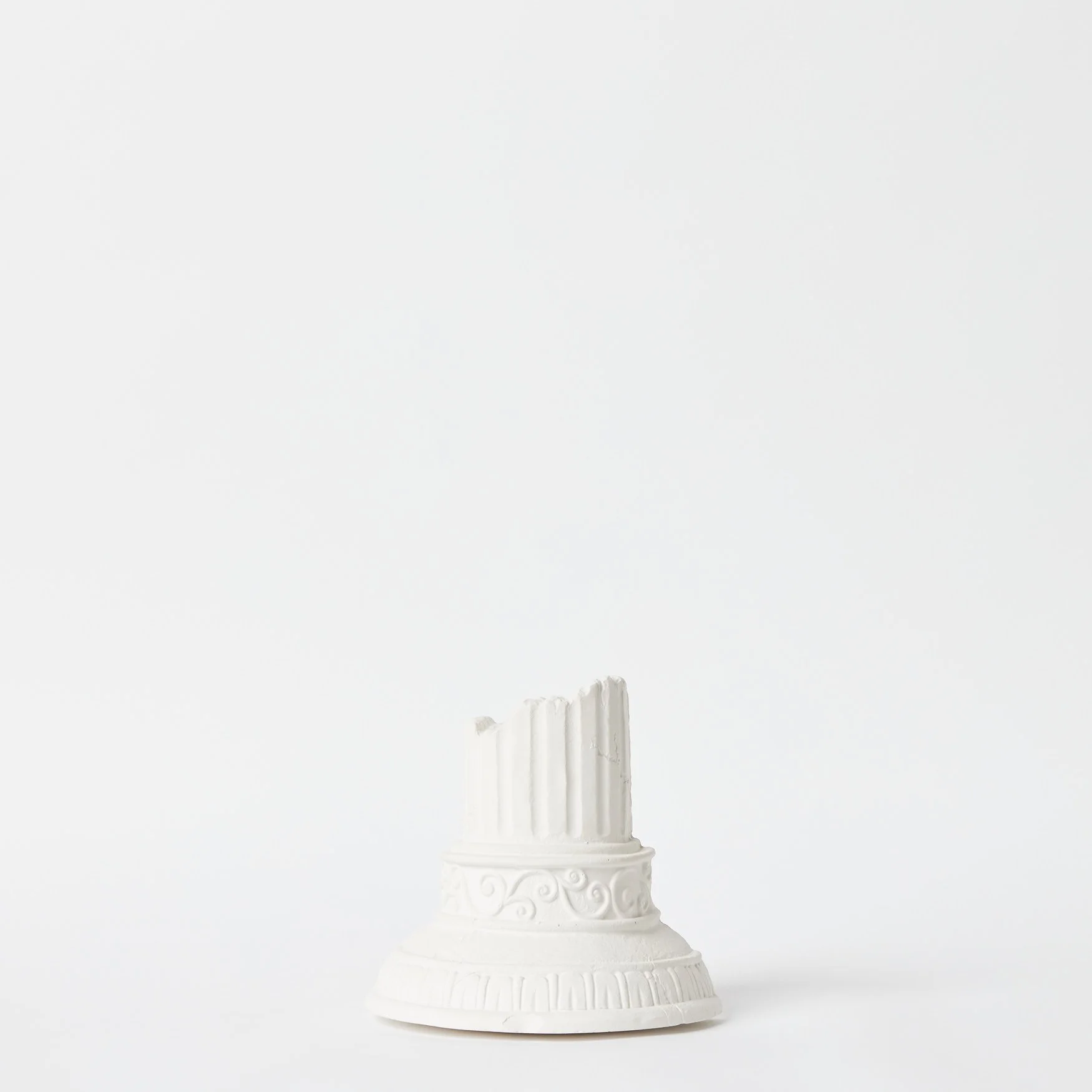 EST_Objects_Sculptures_WhiteNeutral_MGSC0010_21Hx20W_01.jpg