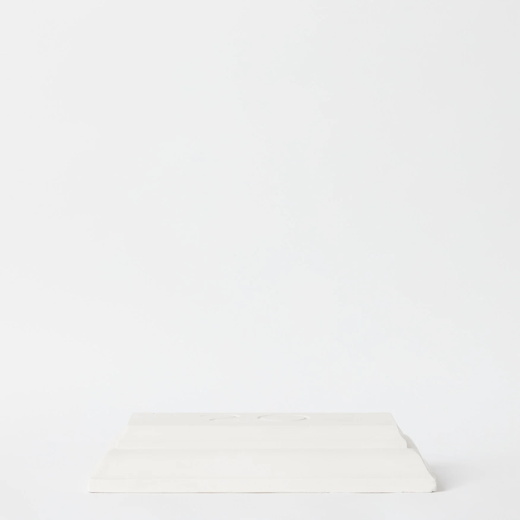 EST_Objects_Sculptures_WhiteNeutral_MGSC0011_8Hx40Wx17D_01.jpg