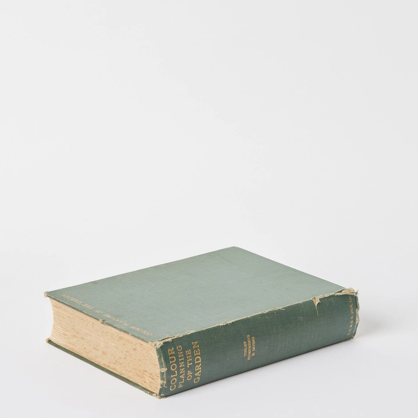 EST_Objects_Books_Green_ESTBOOK0038_27Lx21W_01.jpg