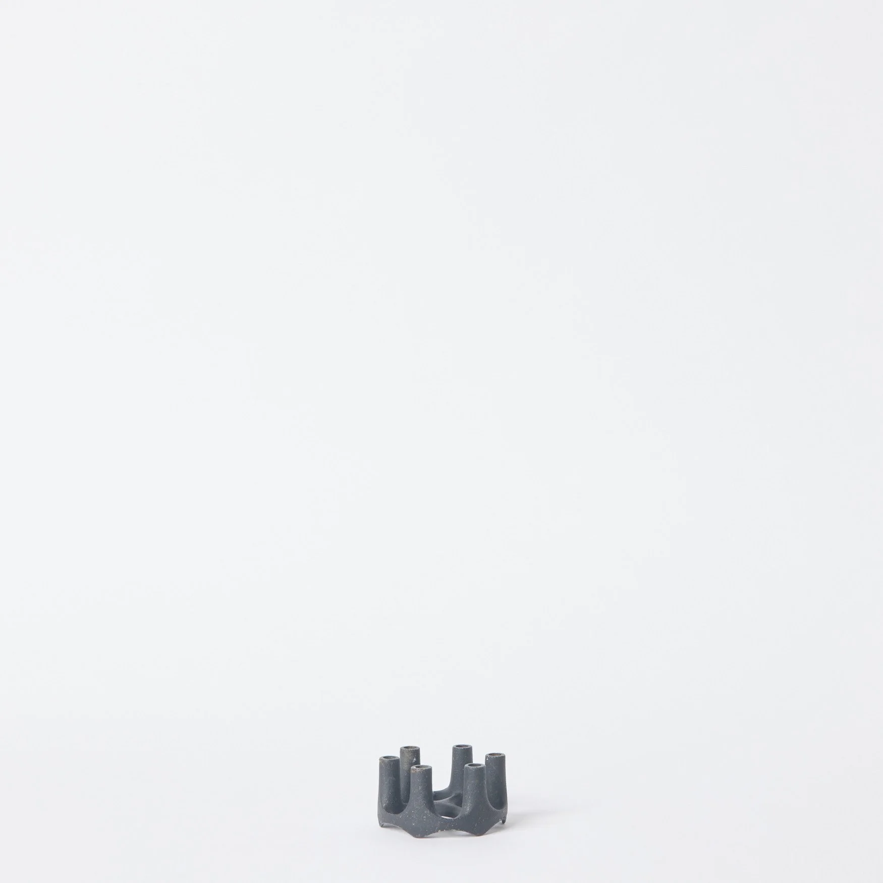 EST_Objects_CandleHolders_Black_ESTCANDL0008_7Dx5H_01.jpg
