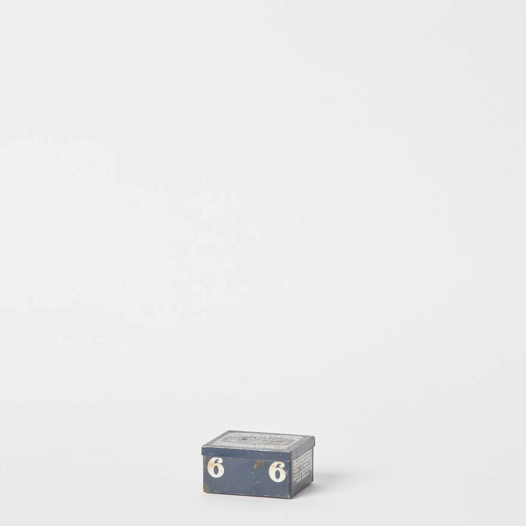 EST_Objects_Miscellaneous_Black_ESTMISC0133_7Lx6Wx4H_01.jpg