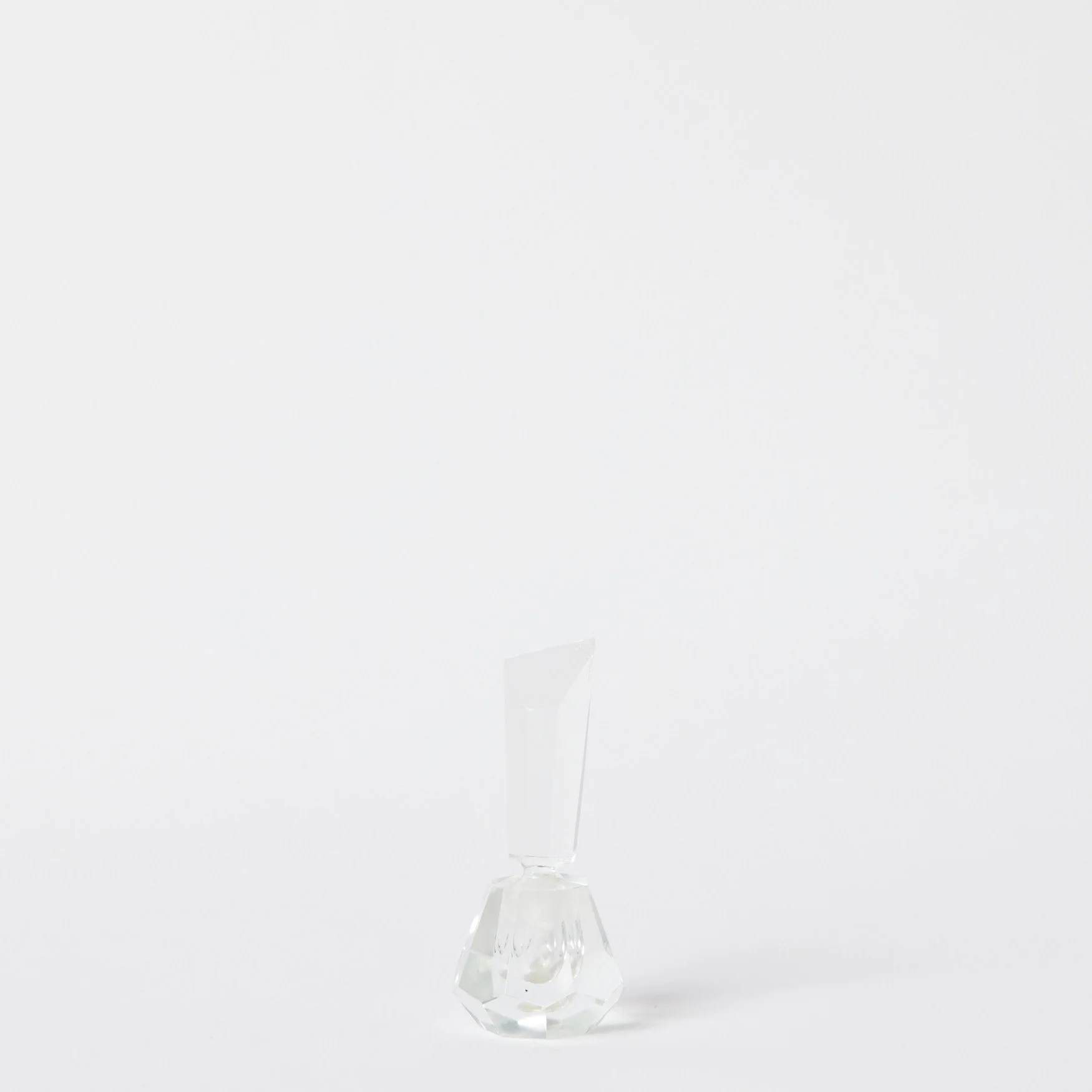 EST_Objects_Miscellaneous_Glass_ESTMISC0139_9Lx4Wx21H_01.jpg