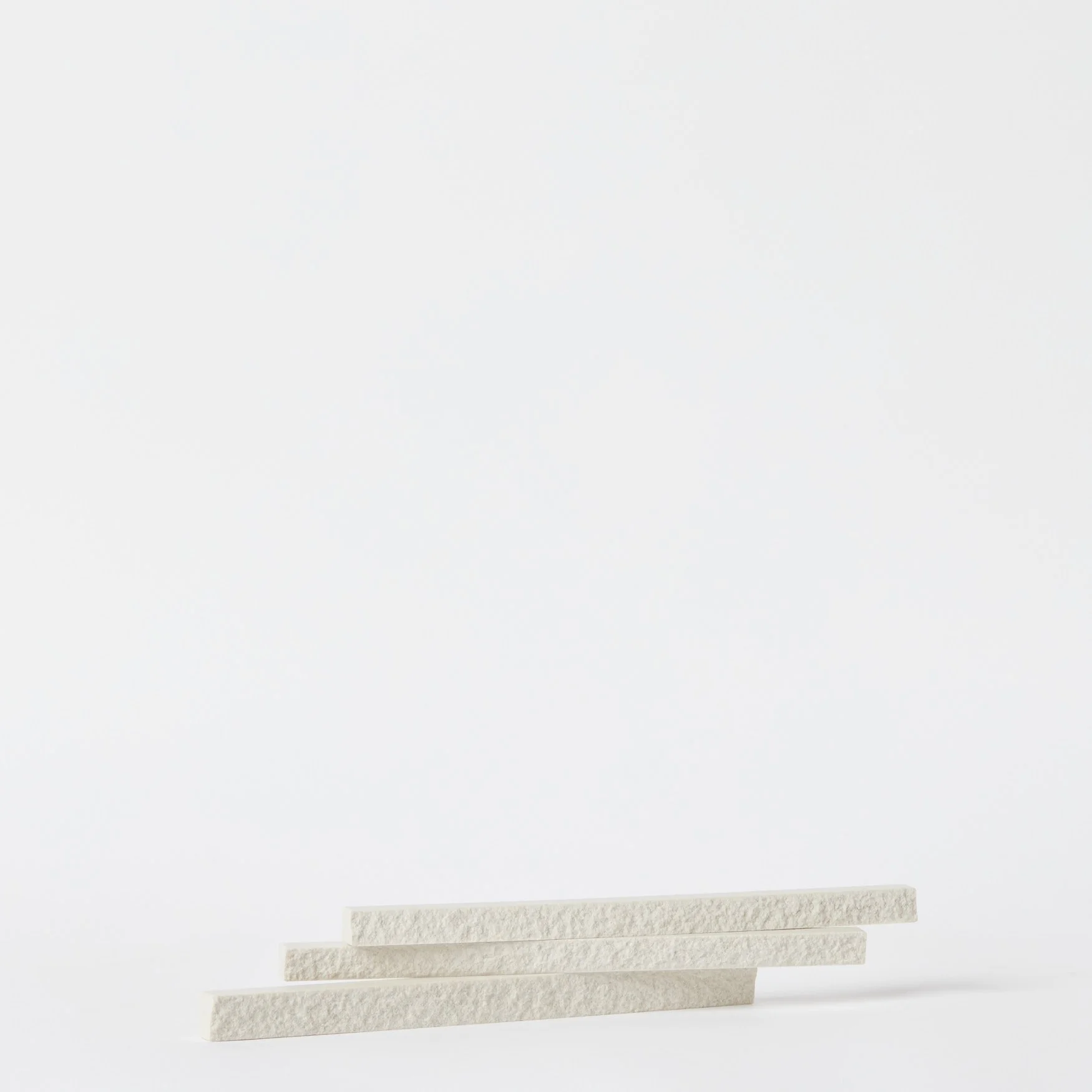 EST_Objects_Miscellaneous_WhiteNeutral_MGMISC0002_5Hx16Wx7D_01.jpg
