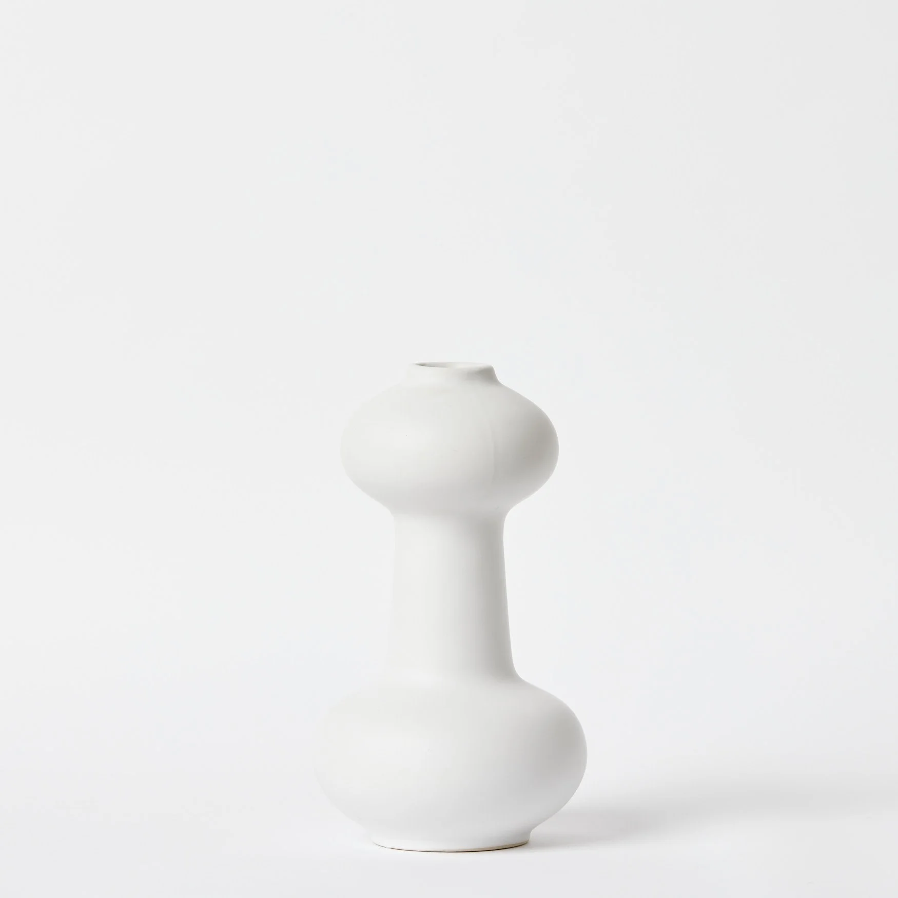 EST_Vases_WhiteNeutral_ESTVASE0005_28H_01.jpg
