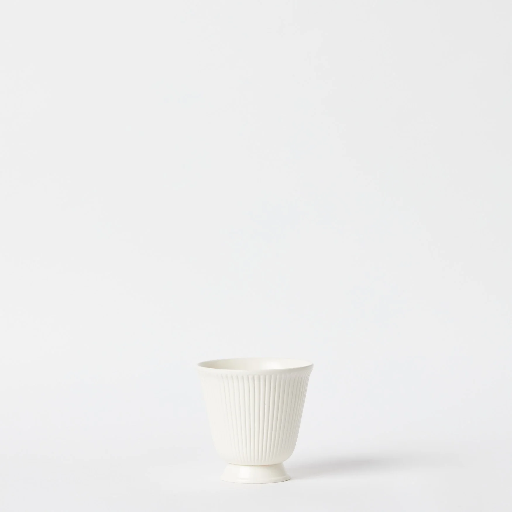 EST_Vases_WhiteNeutral_ESTVASE0014_12H_01.jpg