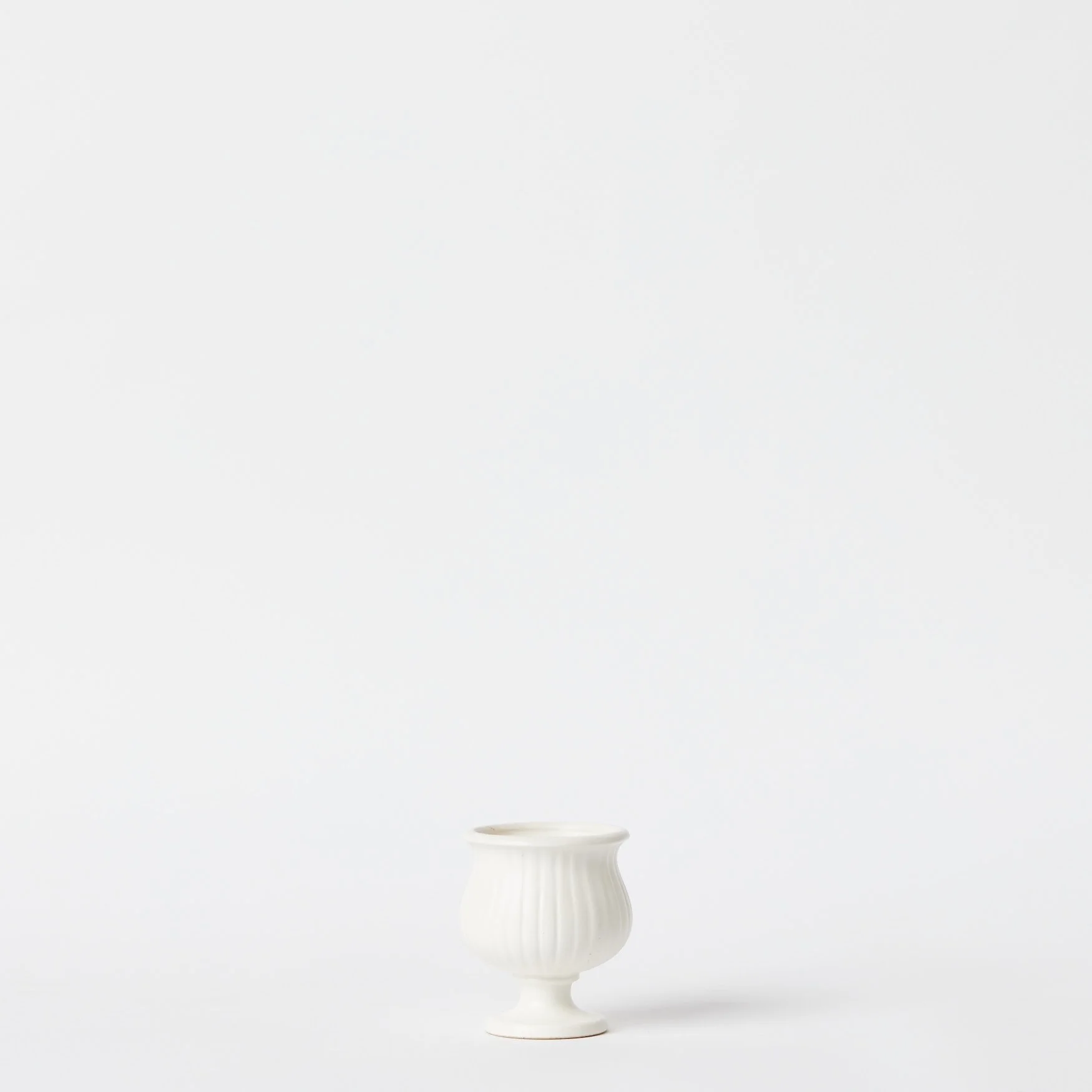 EST_Vases_WhiteNeutral_ESTVASE0017_9H_01.jpg