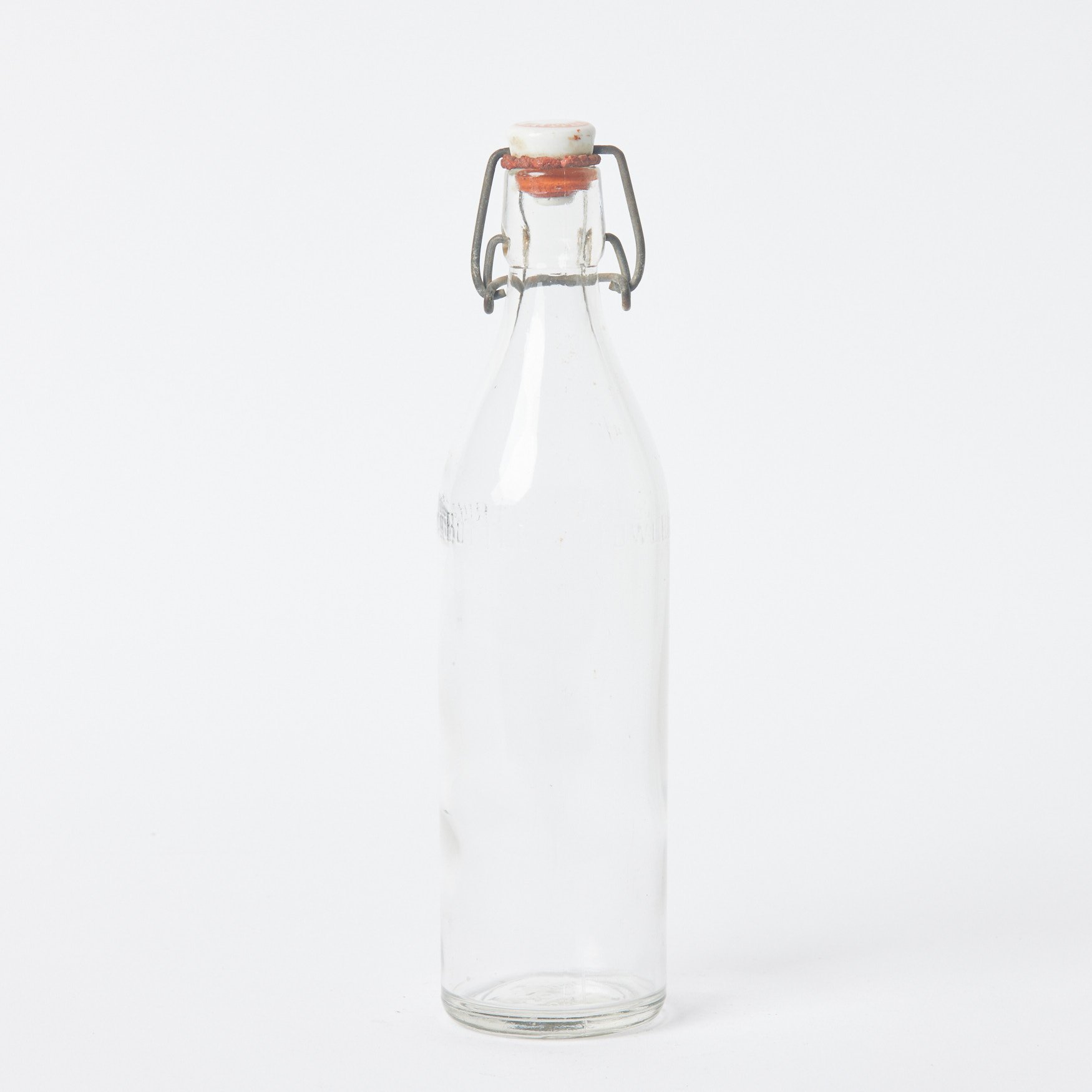 EST_Vessels_Bottles_Glass_ESTBOT0023_7Dx27H_01.jpg