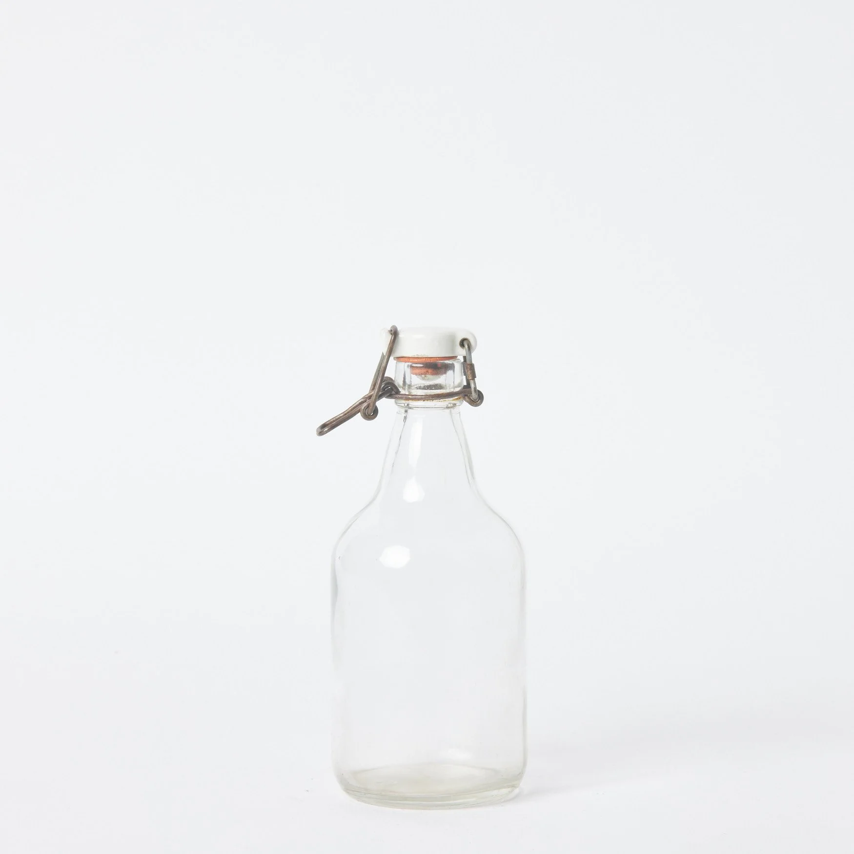 EST_Vessels_Bottles_Glass_ESTBOT0031_7Dx19H_01.jpg