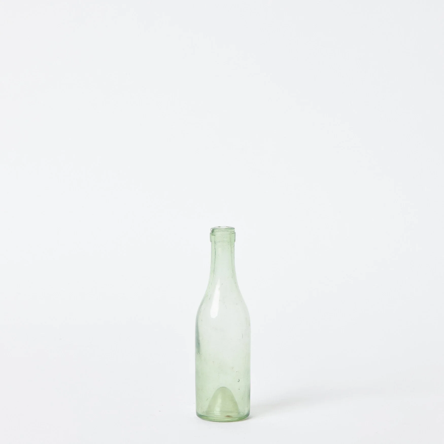 EST_Vessels_Bottles_Green_ESTBOT0019_4Dx14H_01.jpg