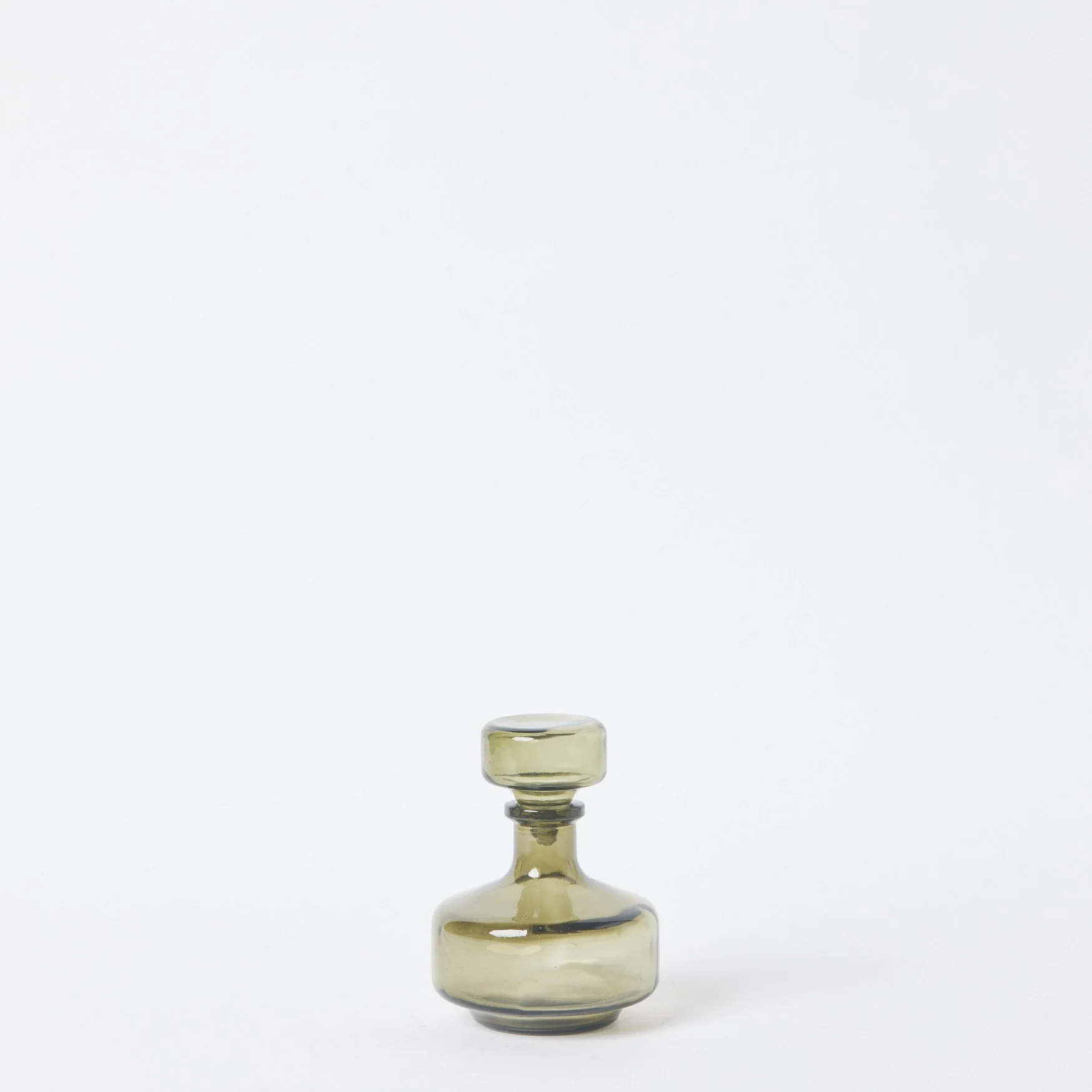 EST_Vessels_Decanters_Black_ESTDECANT0010_11Dx15H_01.jpg