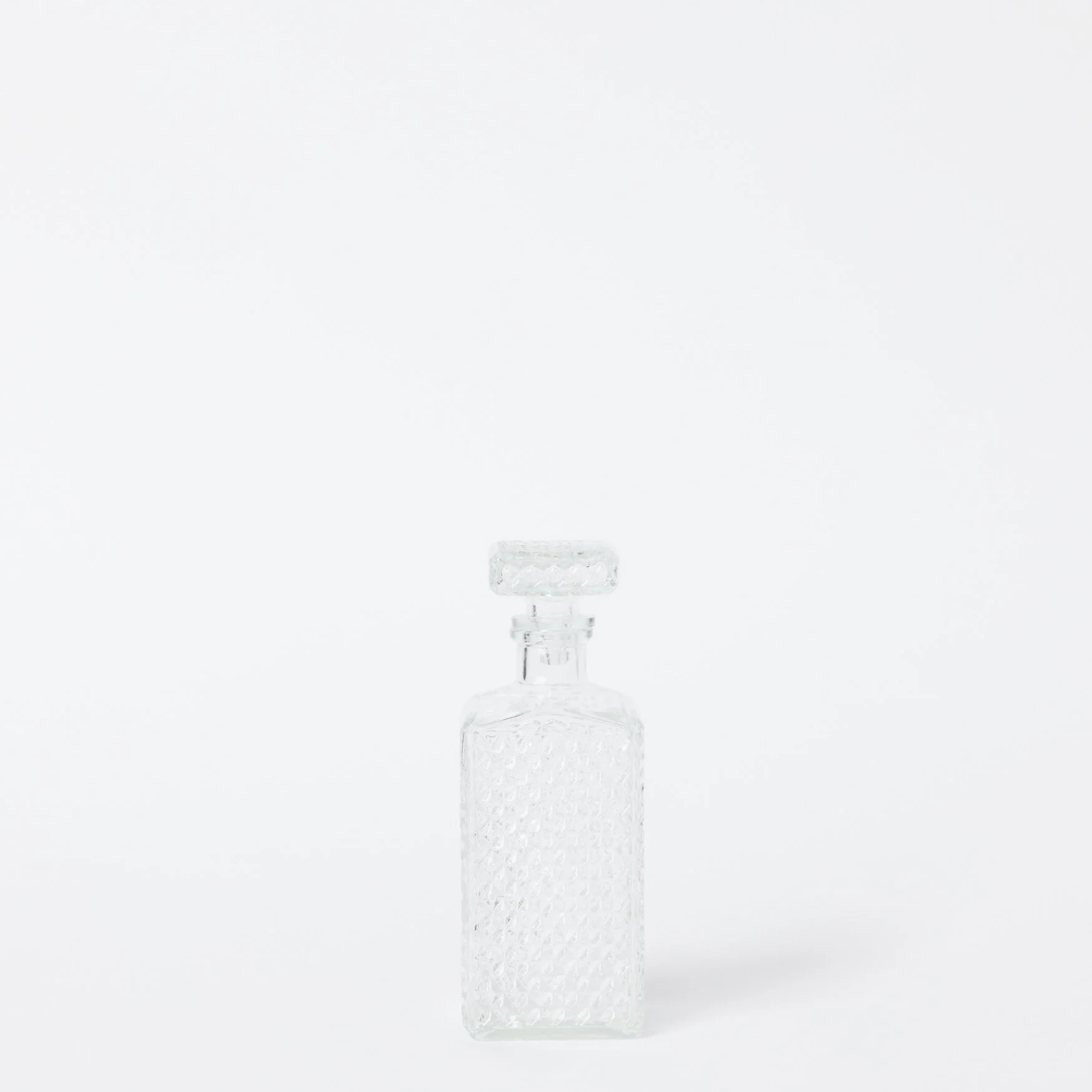 EST_Vessels_Decanters_Glass_DKDECANT0008_8Lx8Wx23H_01.jpg