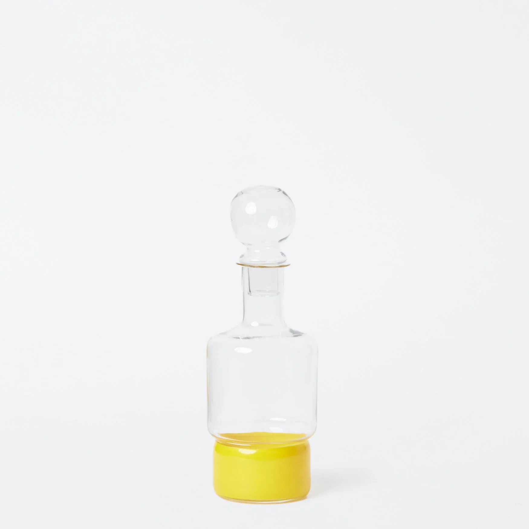 EST_Vessels_Decanters_Yellow_ESTDECANT0006_10Dx31H_01.jpg