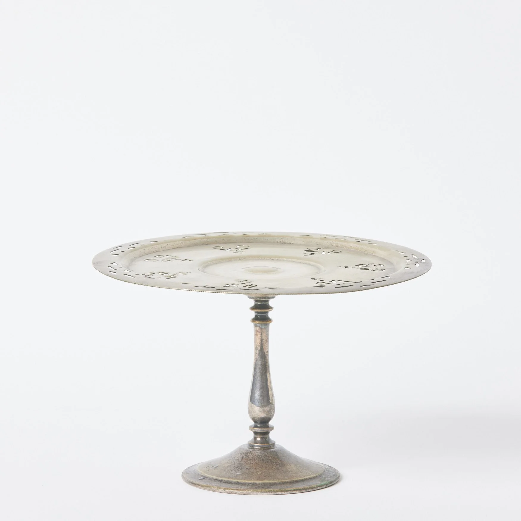 EST_Serverware_CakeStands_Metal_ESTCSTAND0016_22Dx15H_01.jpg