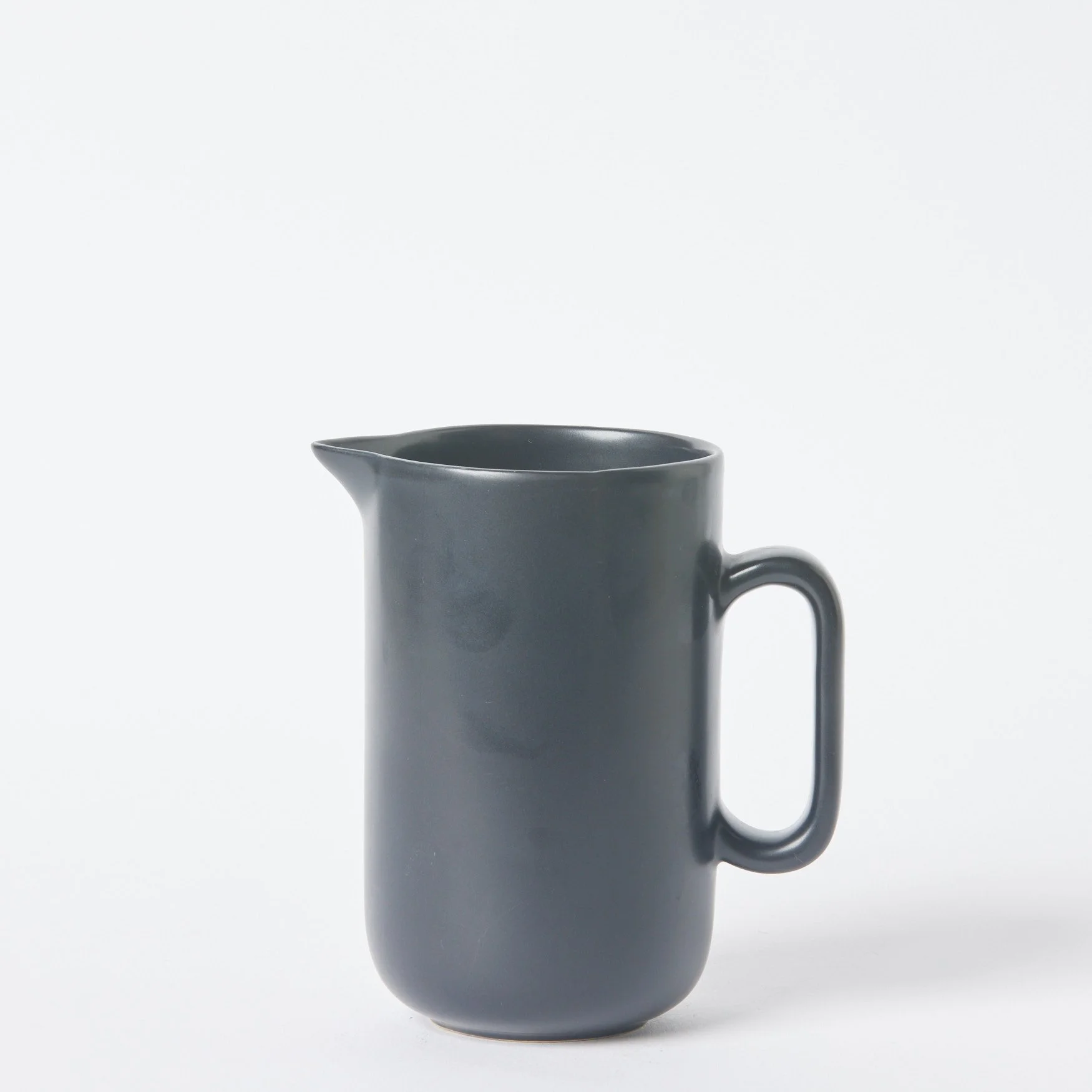 EST_Serverware_Jugs_Black_ESTJUG0038_10Dx17H_01.jpg