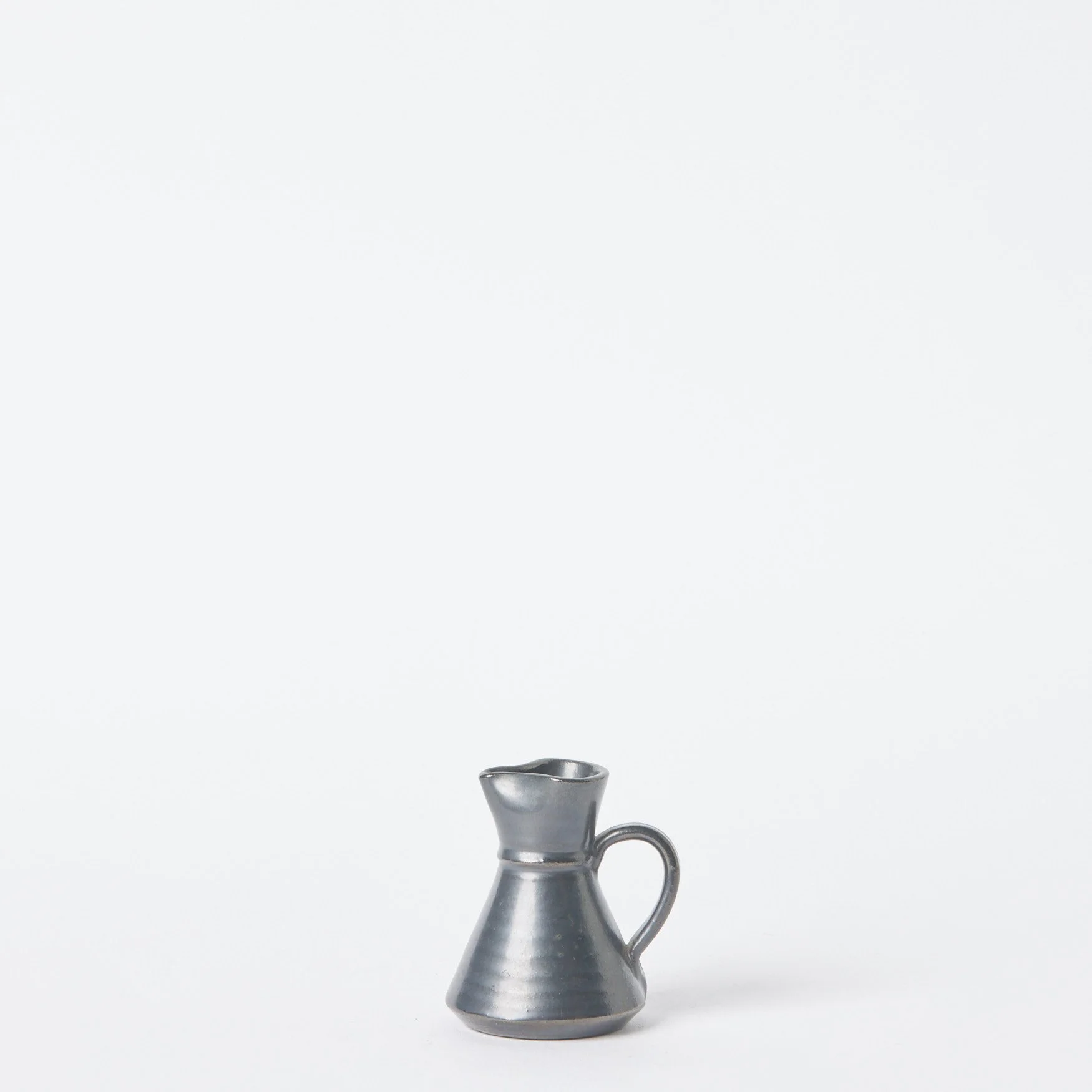 EST_Serverware_Jugs_Black_ESTJUG0041_8H_01.jpg