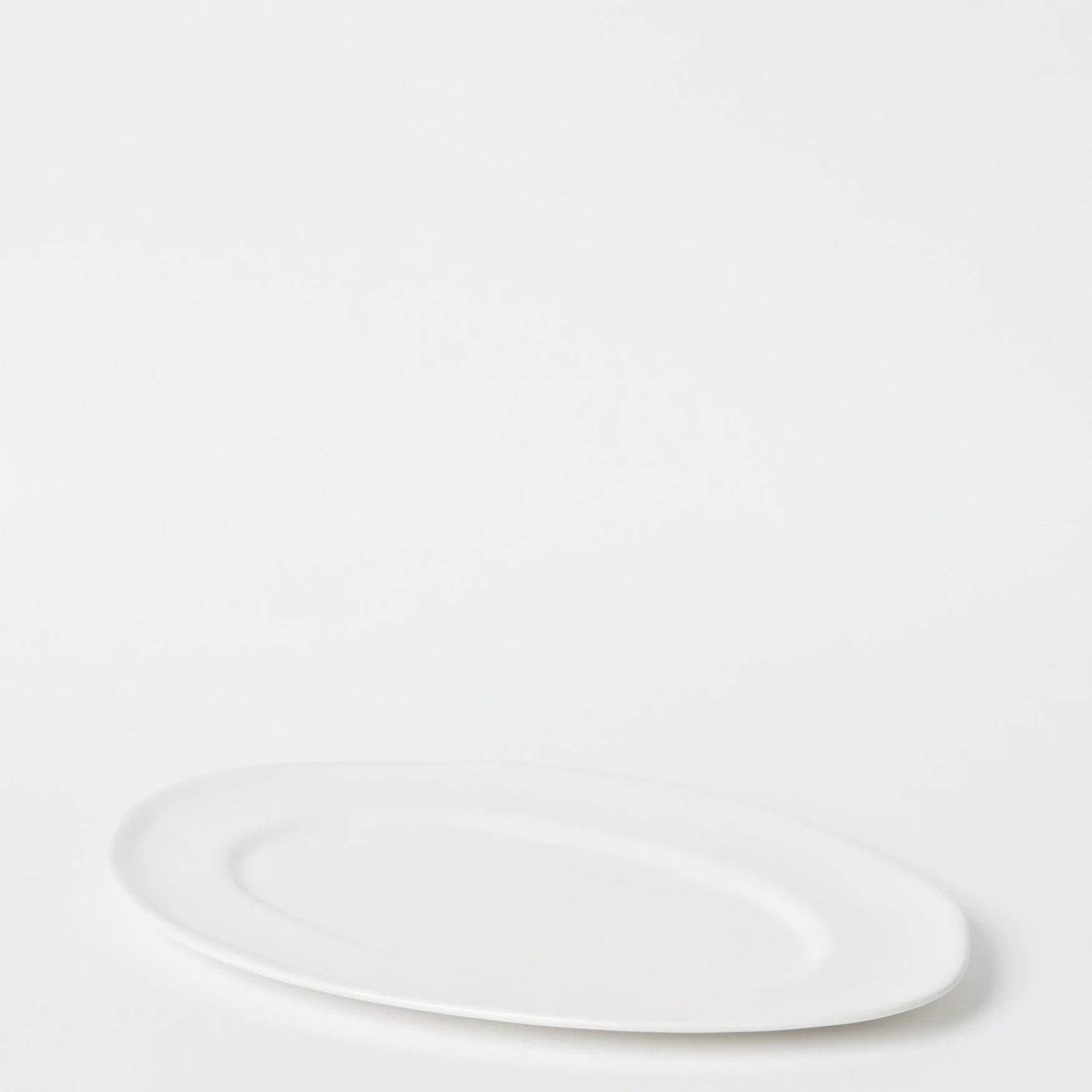 EST_Serverware_Platters_WhiteNeutral_ESTPLATT0015_40Lx27W_01.jpg