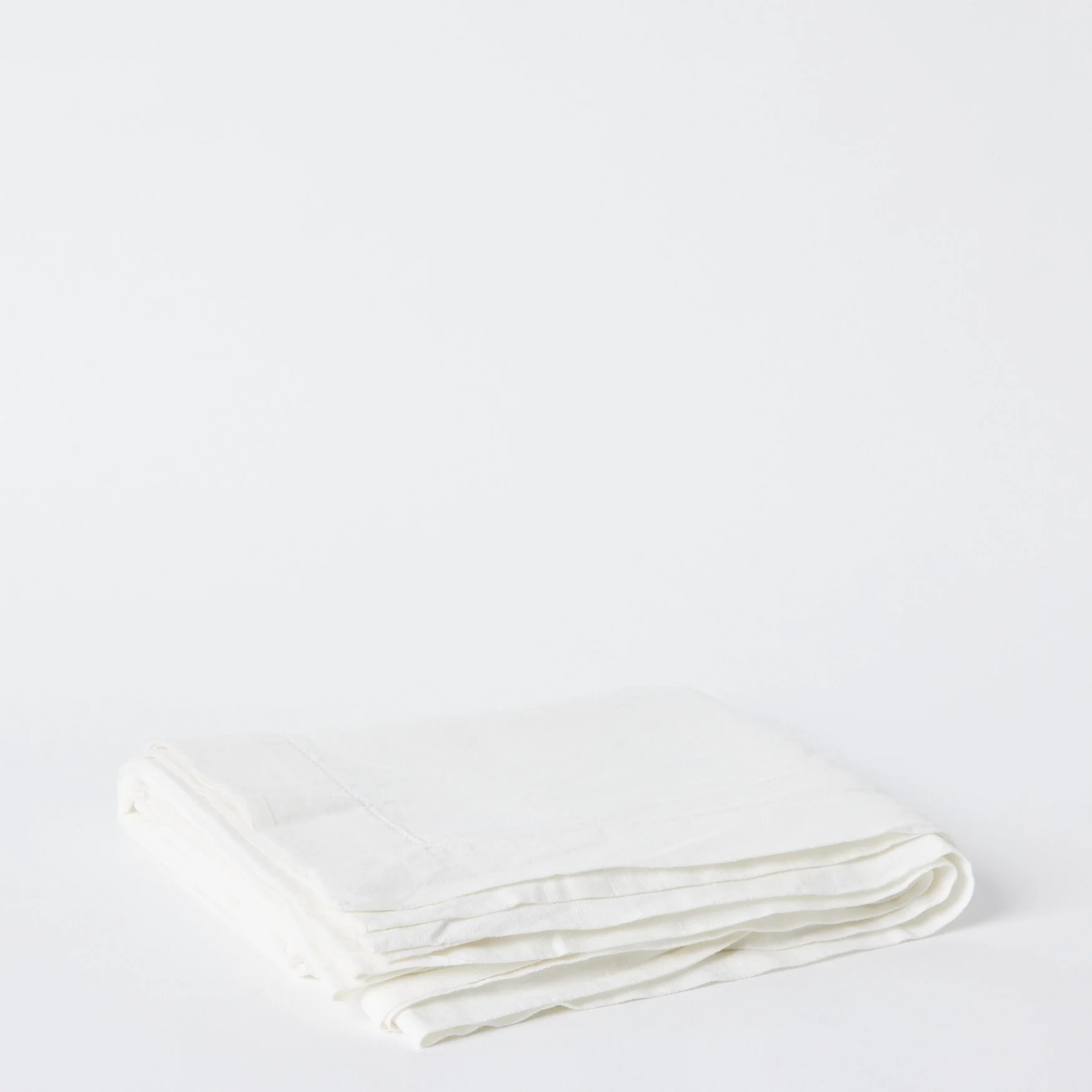 EST_Textiles_TableCloths_WhiteNeutral_ESTTBCLOTH0010_226Lx135W_01.jpg