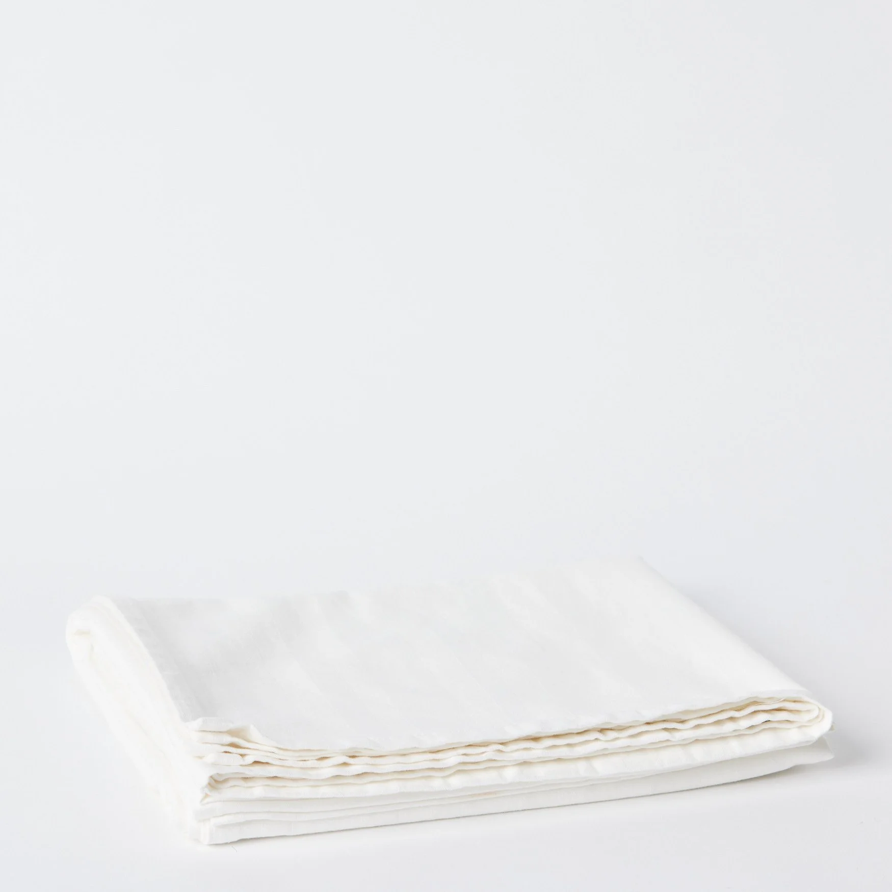 EST_Textiles_TableCloths_WhiteNeutral_ESTTBCLOTH0013_232Lx135W_01.jpg