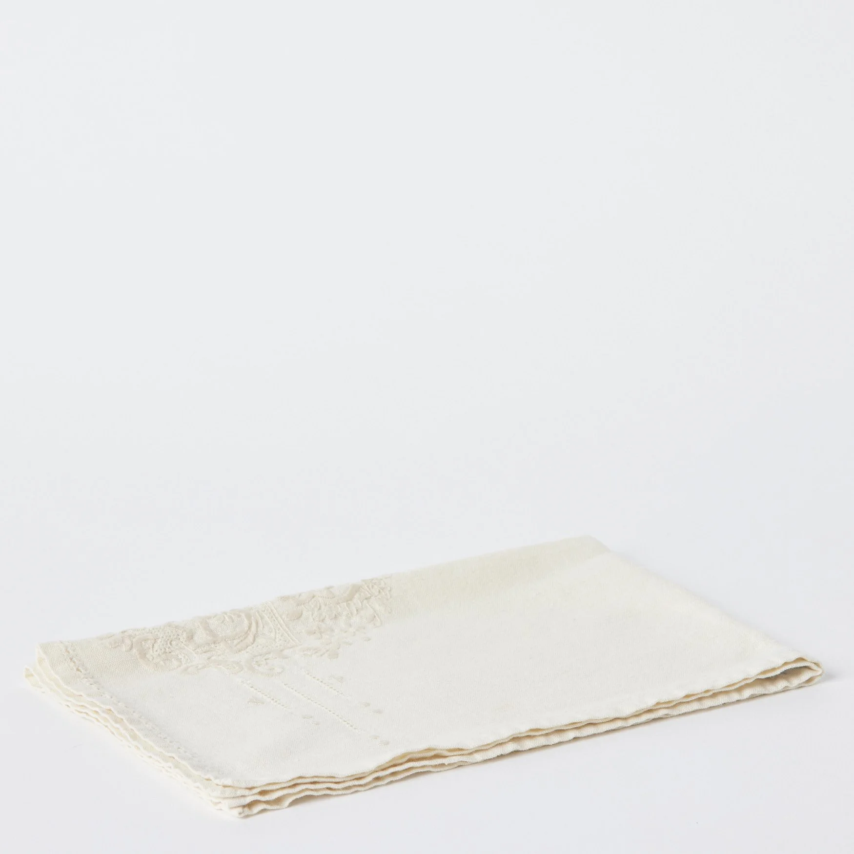 EST_Textiles_Napery_WhiteNeutral_ESTNAP0076_52Lx32W_01.jpg