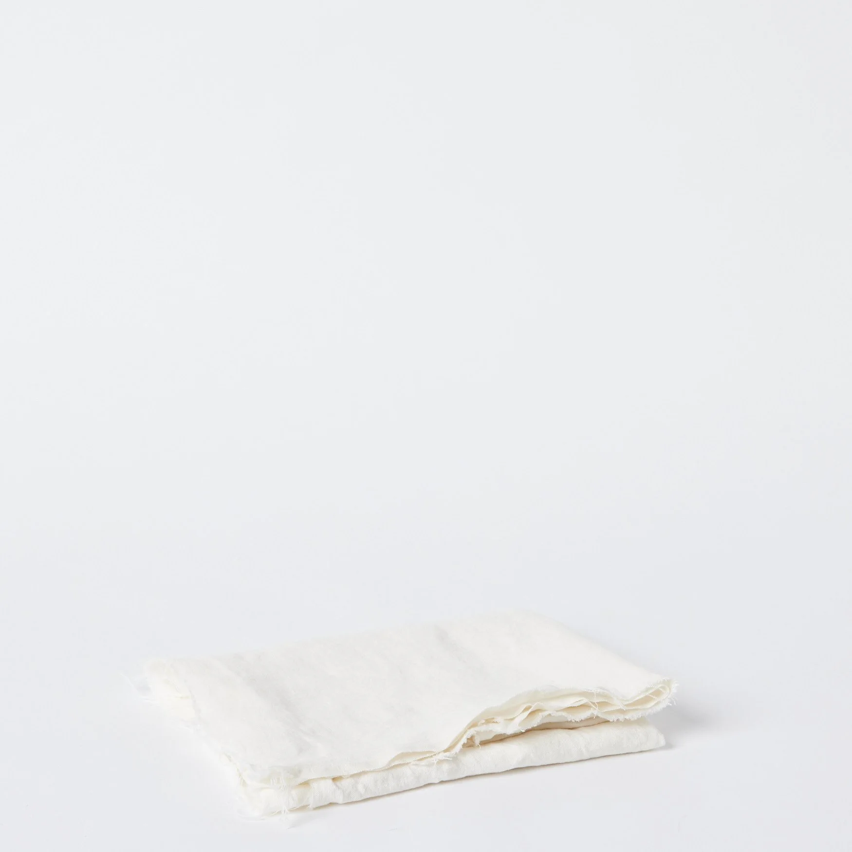 EST_Textiles_Remnants_WhiteNeutral_ESTREM0102_145Lx40W_01.jpg