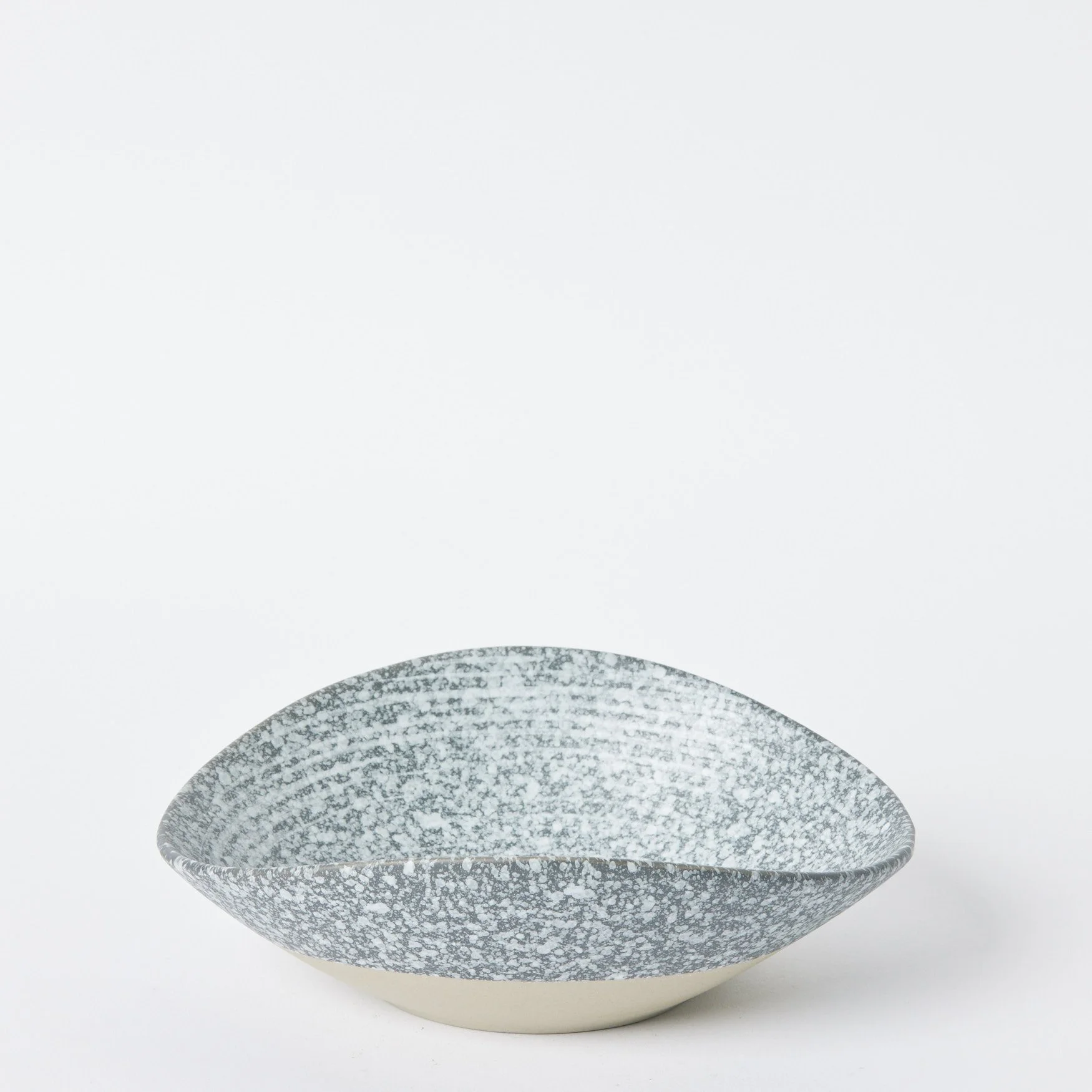 EST_Tableware_Bowls_Grey_DKBOWL0400_25Lx22W_01.jpg