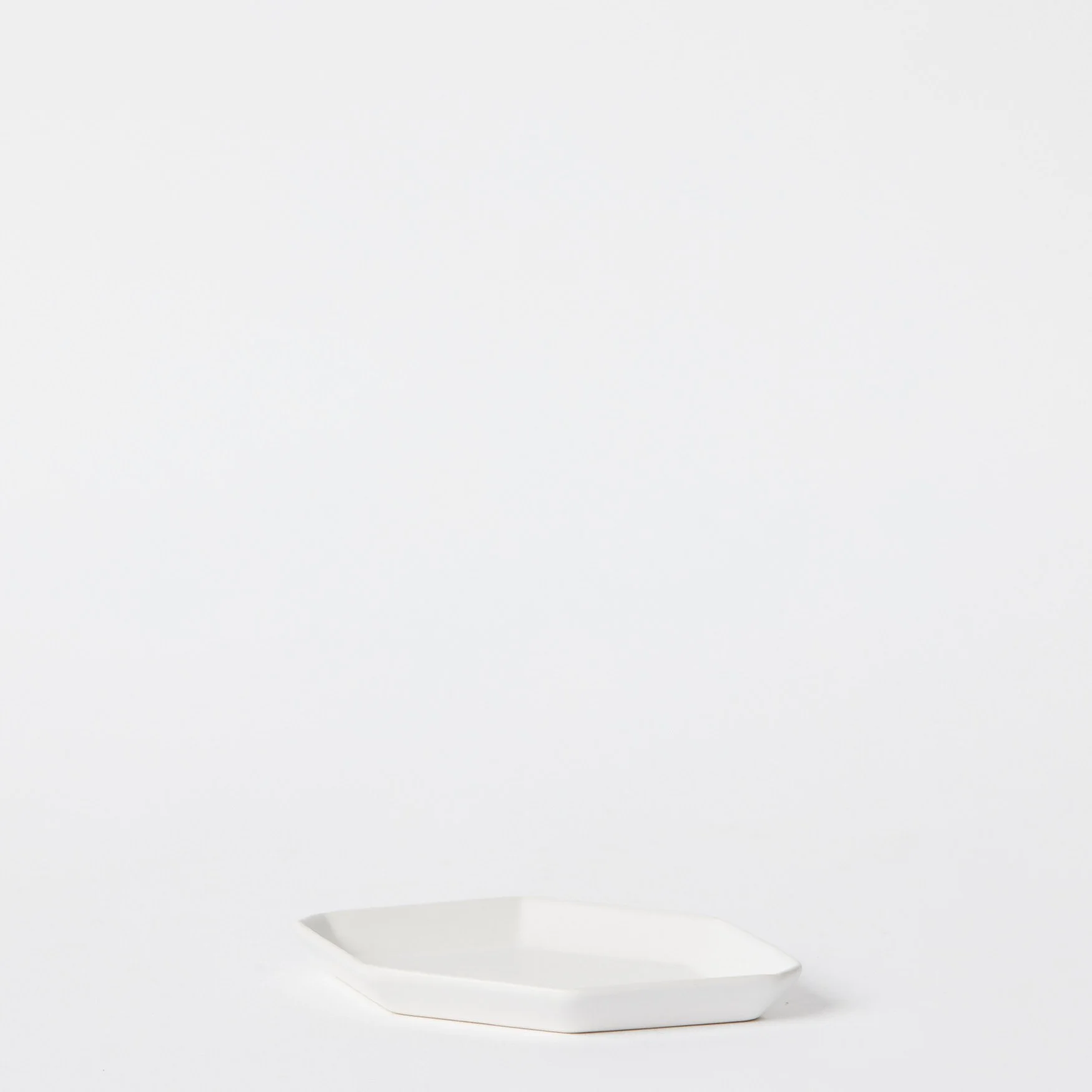 EST_Tableware_Condiments_WhiteNeutral_DKCOND0022_14Lx9W_01.jpg