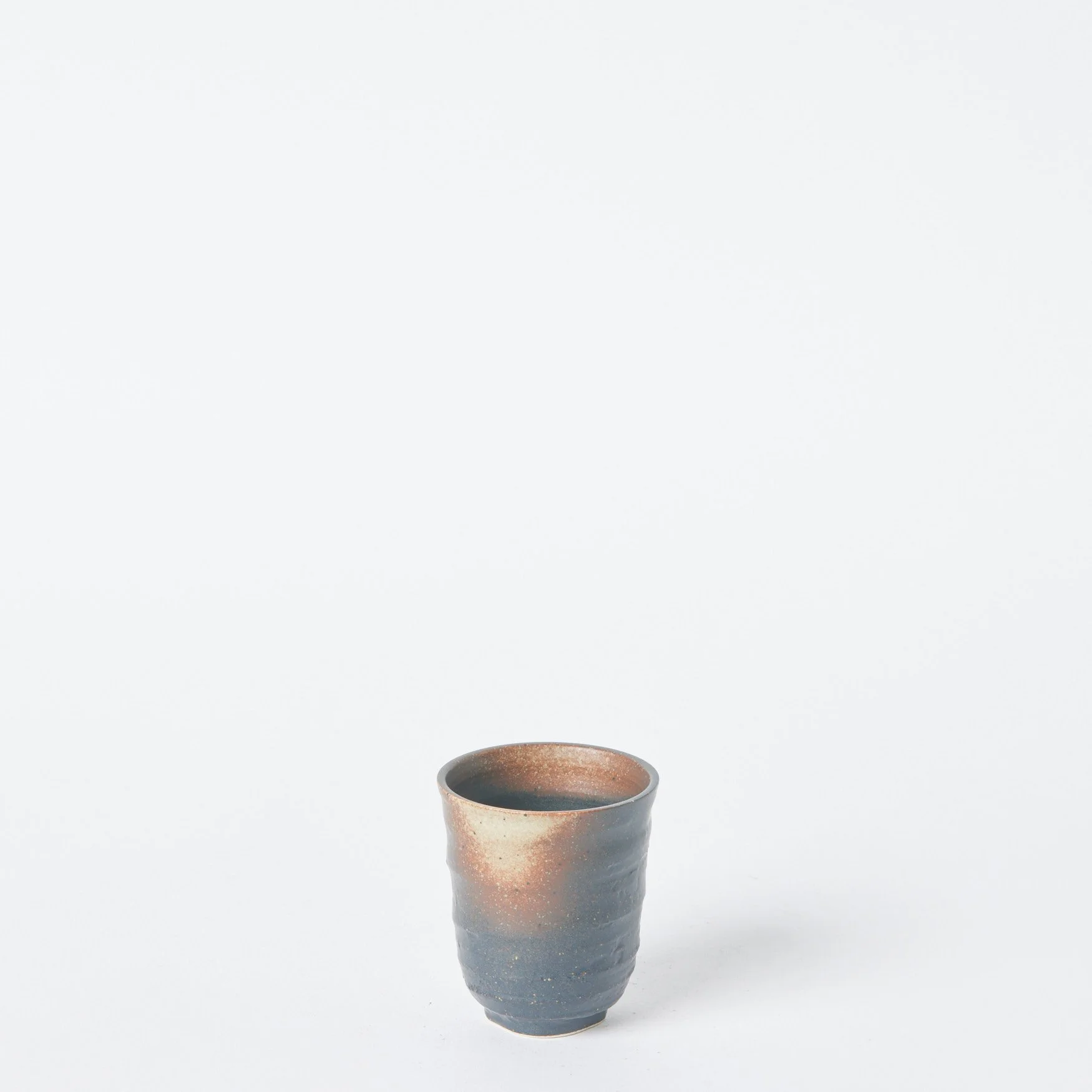 EST_Tableware_Cups_Black_DKCUP0081_7D_01.jpg