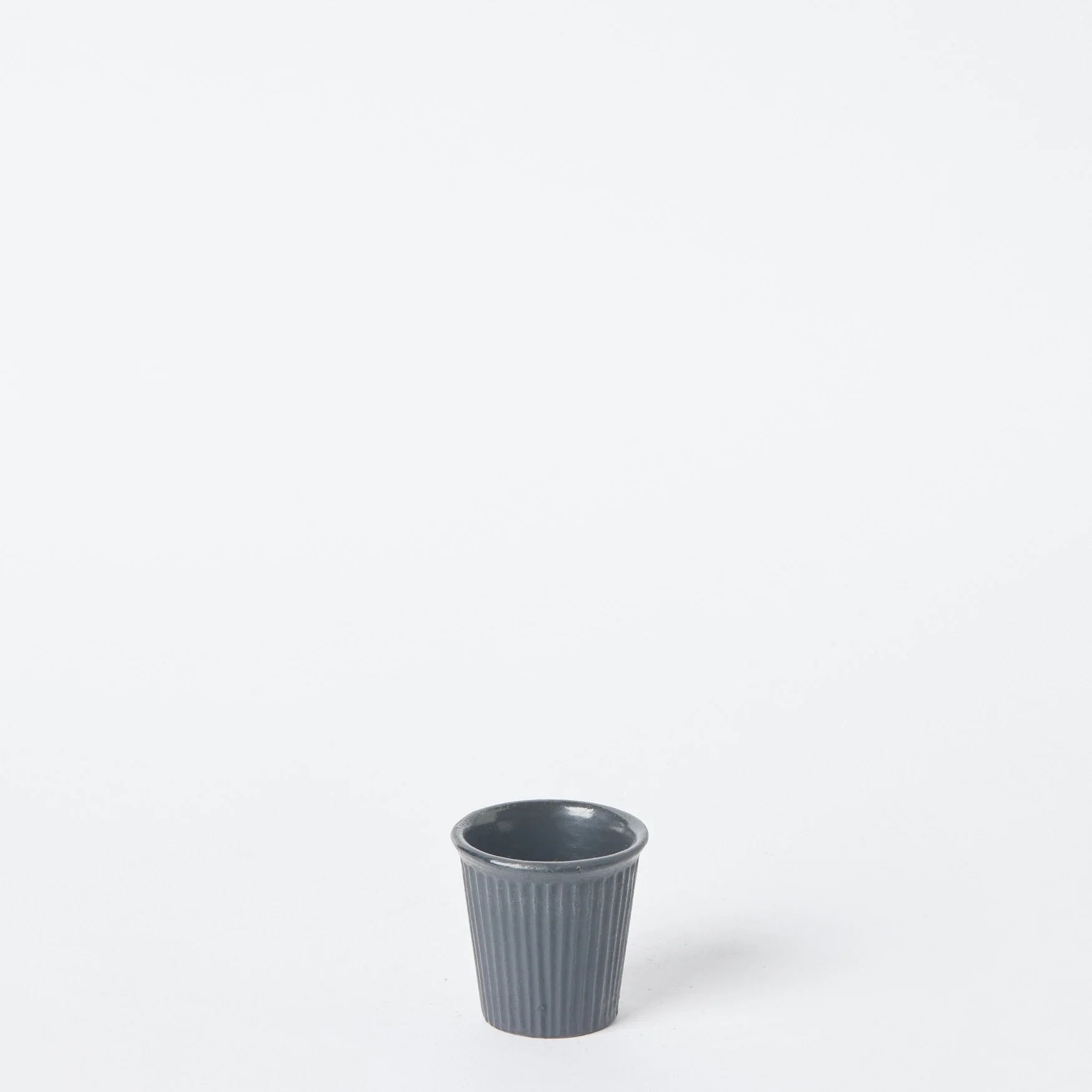 EST_Tableware_Cups_Black_DKCUP0083_6D_01_x2.jpg