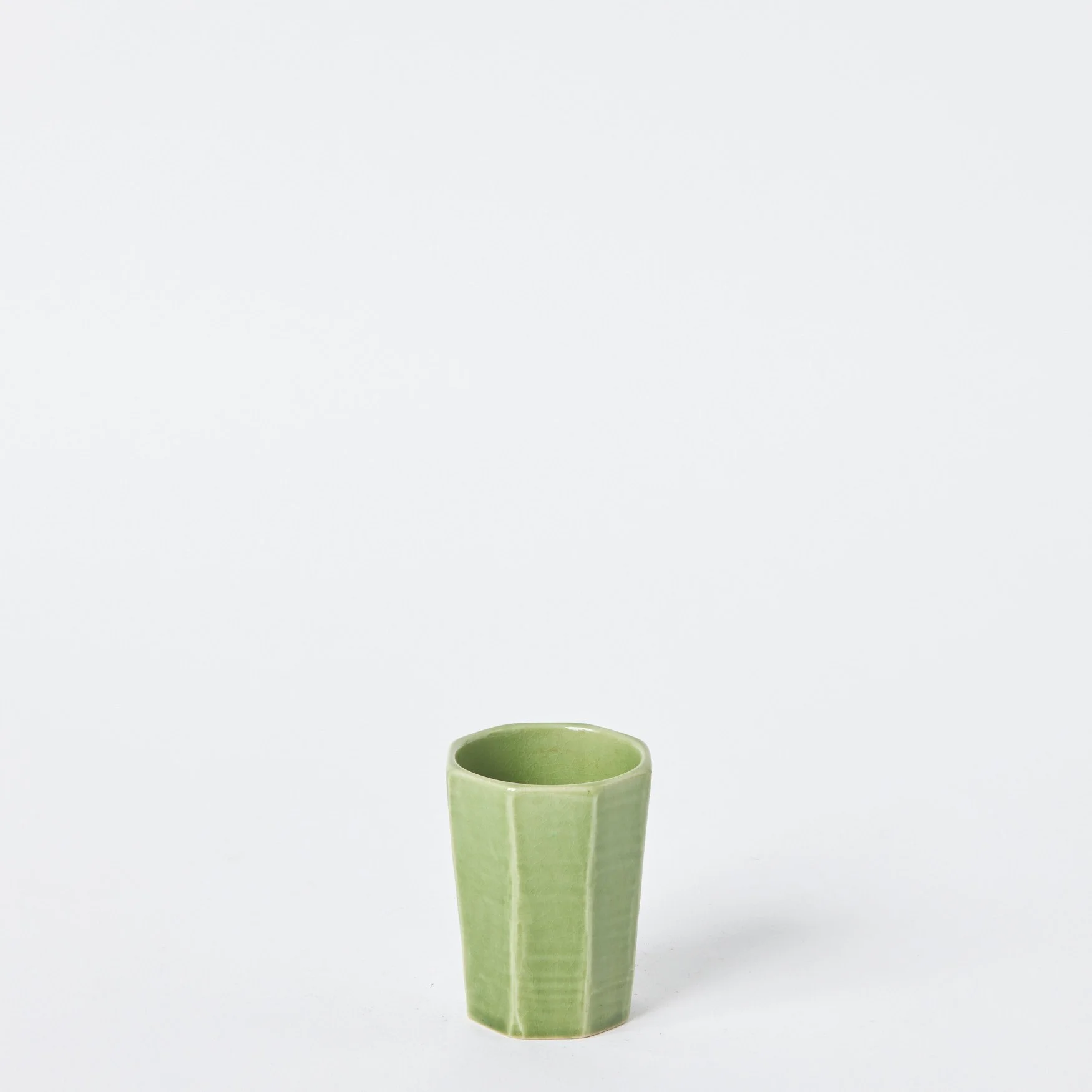 EST_Tableware_Cups_Green_DKCUP0084_6D_01.jpg