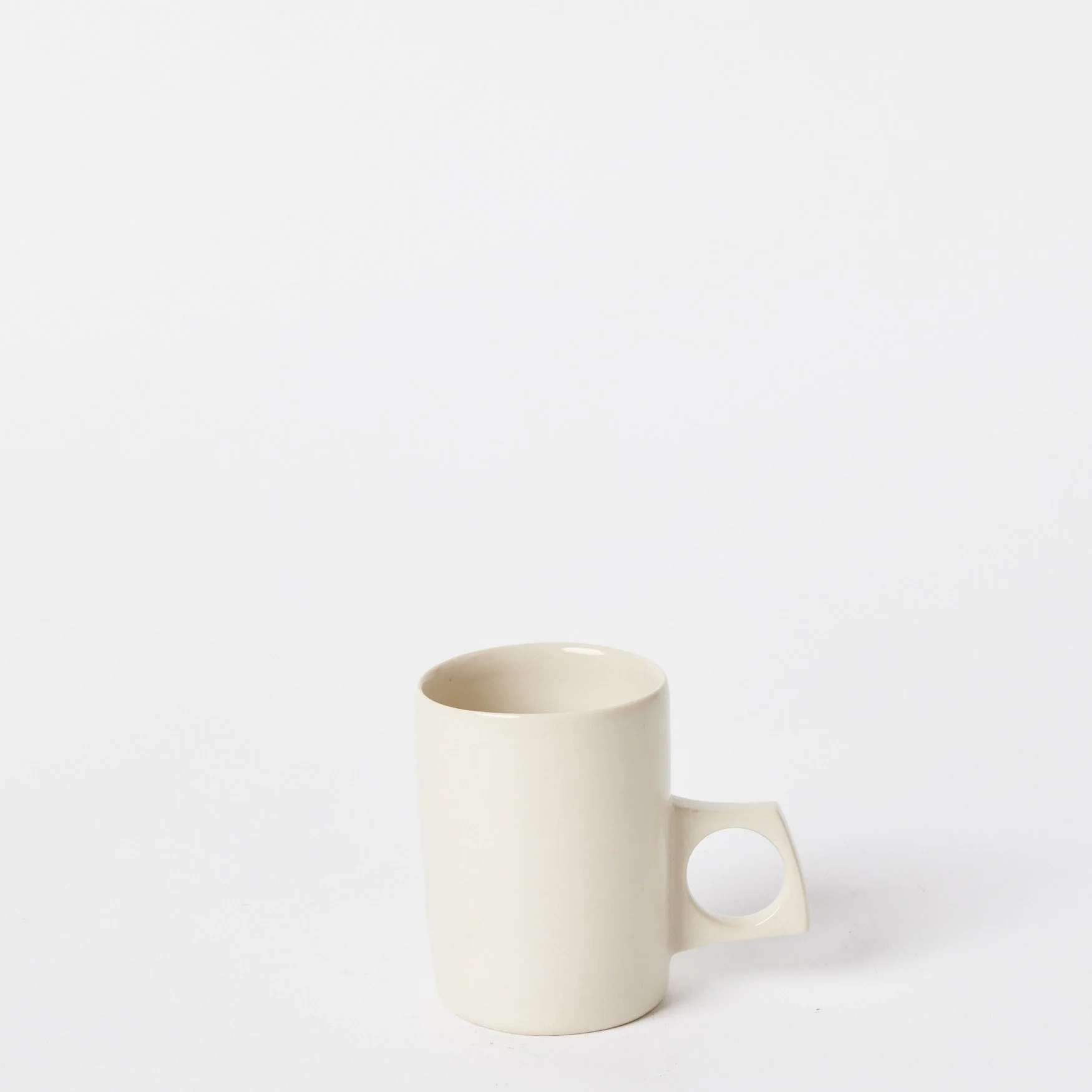 EST_Tableware_Cups_WhiteNeutral_ESTCUP0014_5D_01.jpg