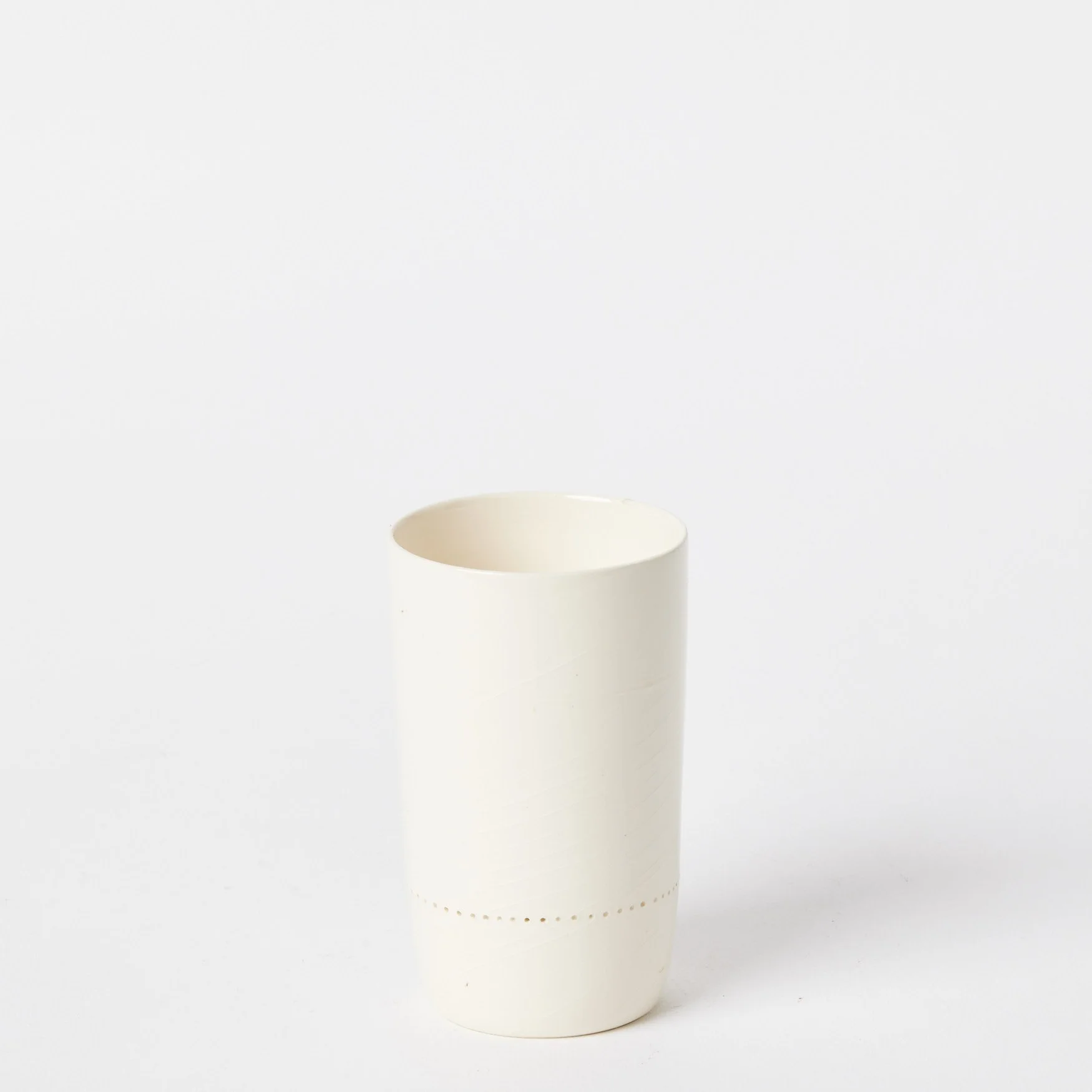 EST_Tableware_Cups_WhiteNeutral_ESTCUP0027_6D_01.jpg