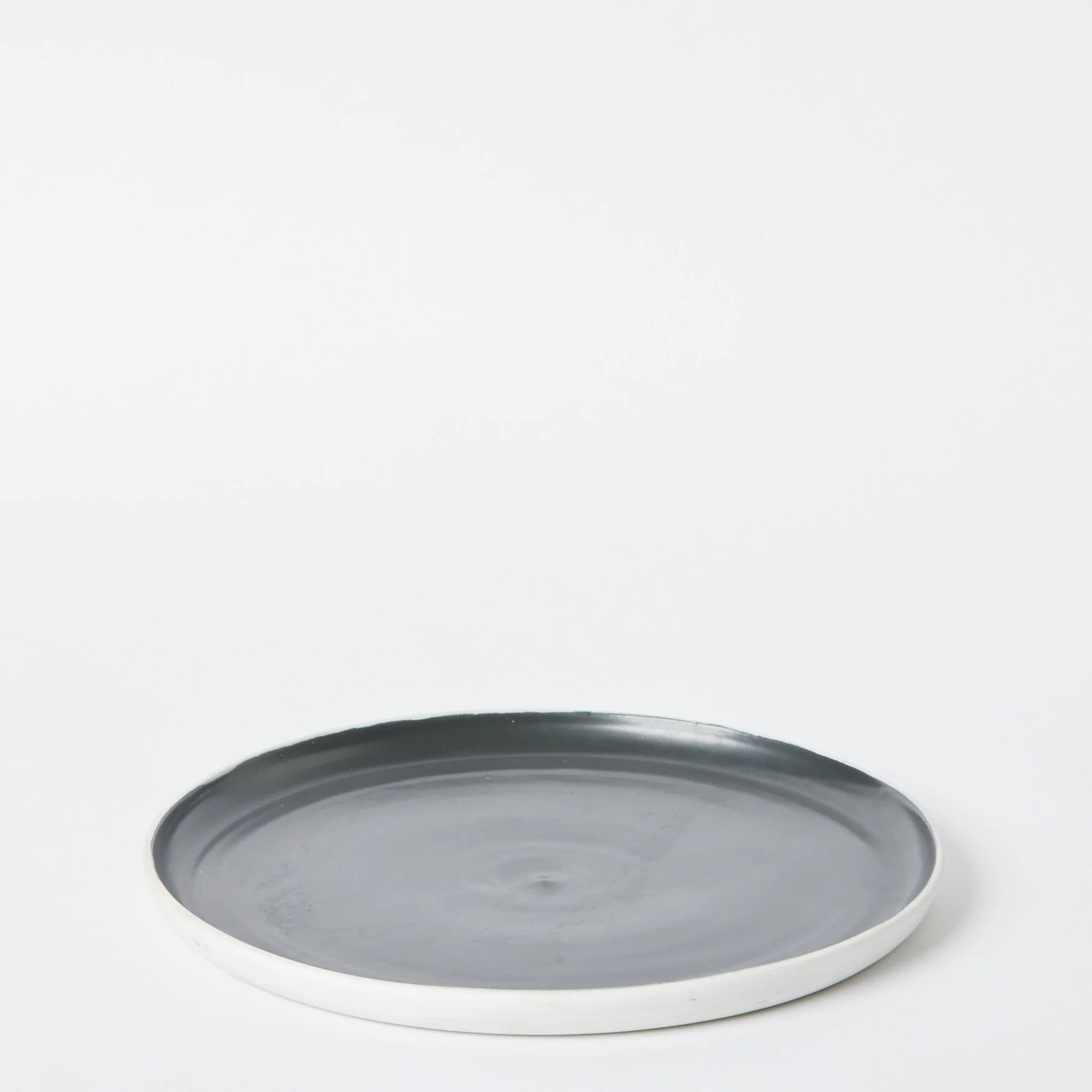 EST_Tableware_Plates_Black_DKPLATE0582_26D_01.jpg