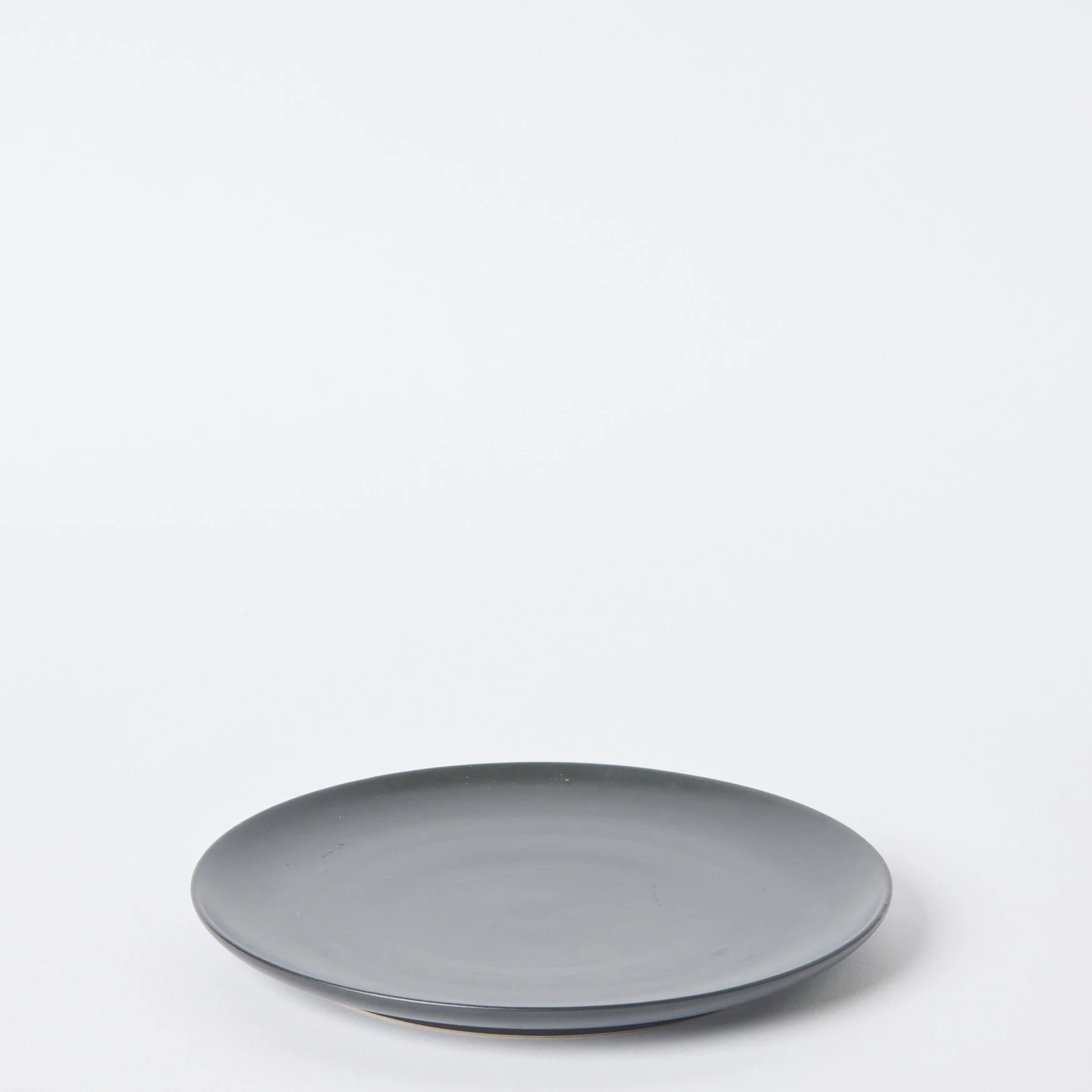 EST_Tableware_Plates_Black_DKPLATE0591_23D_01.jpg