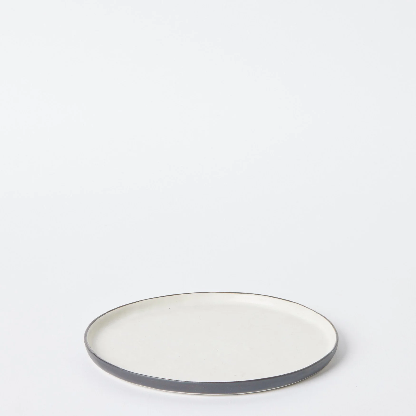 EST_Tableware_Plates_Black_DKPLATE0596_21D_01_x2.jpg