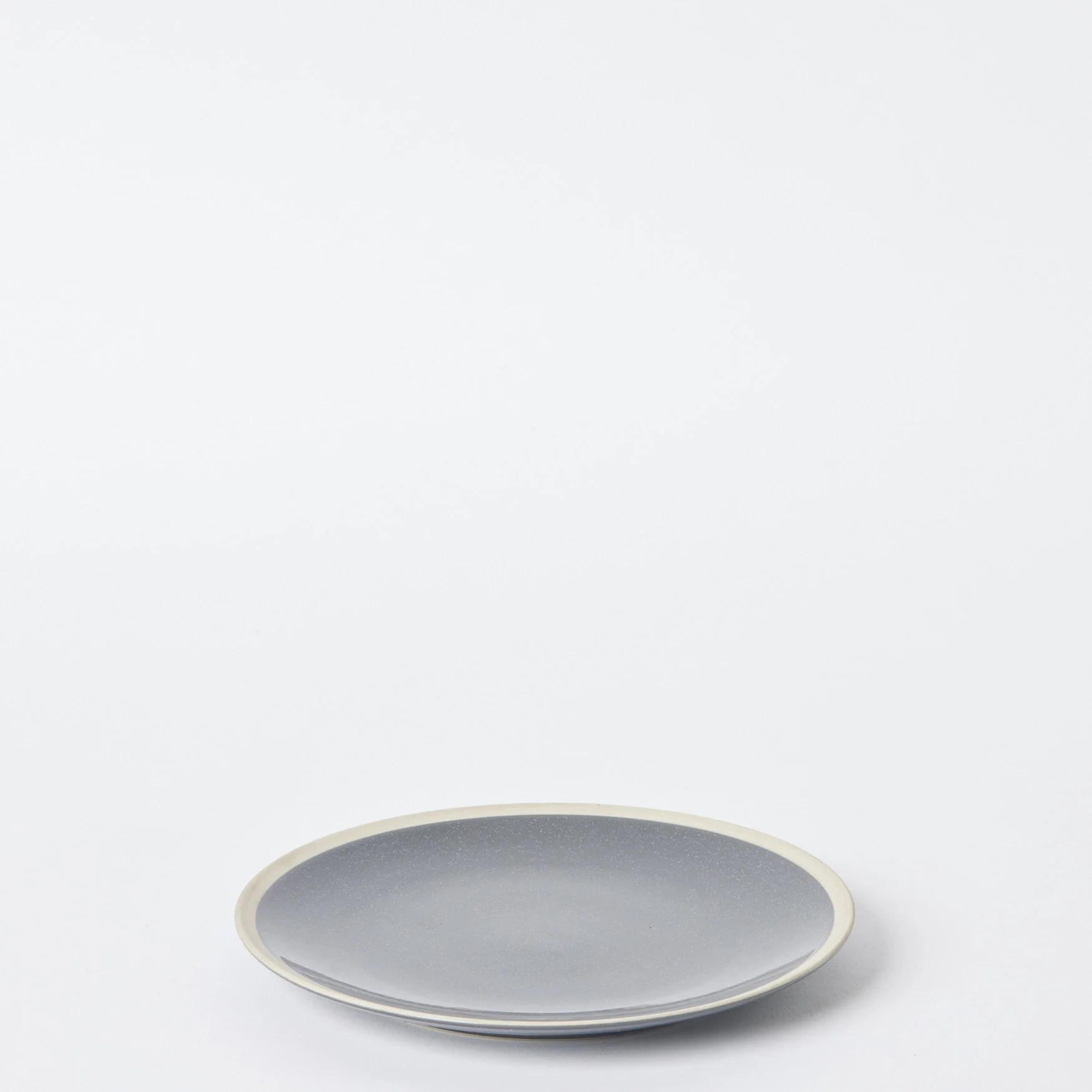 EST_Tableware_Plates_Black_DKPLATE0598_20D_01.jpg