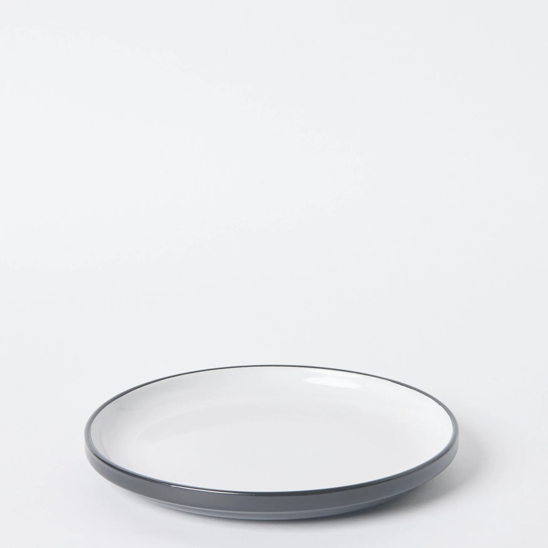 EST_Tableware_Plates_Black_ESTPLATE0320_24D_01.jpg