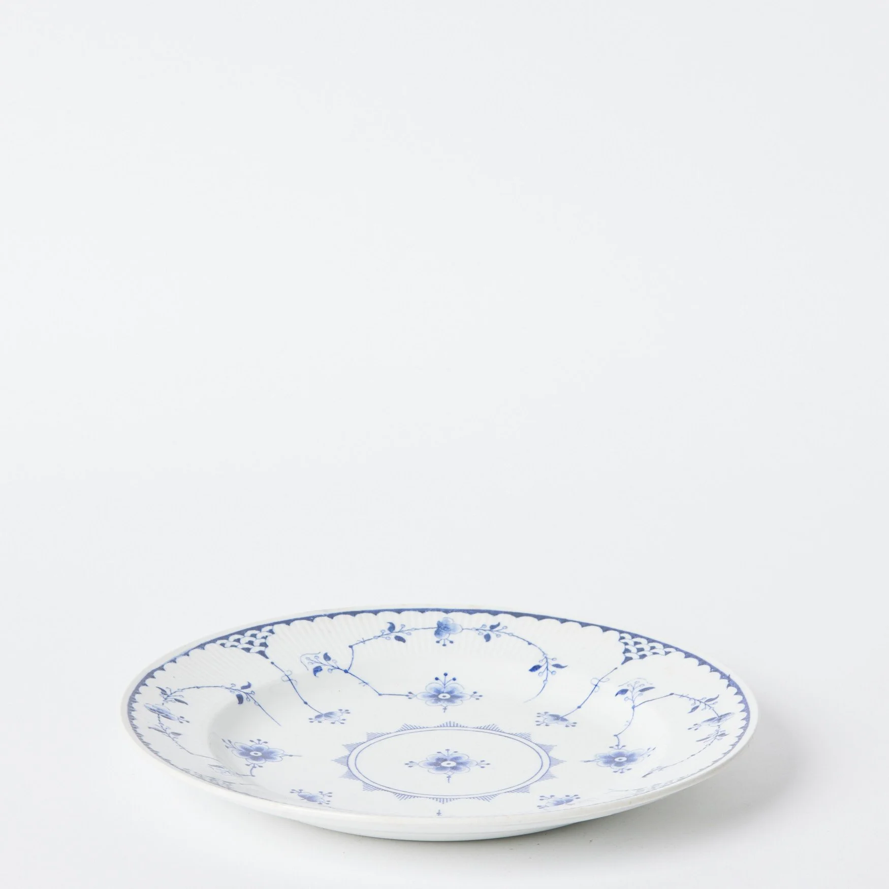 EST_Tableware_Plates_Blue_DKPLATE0384_25D_01.jpg