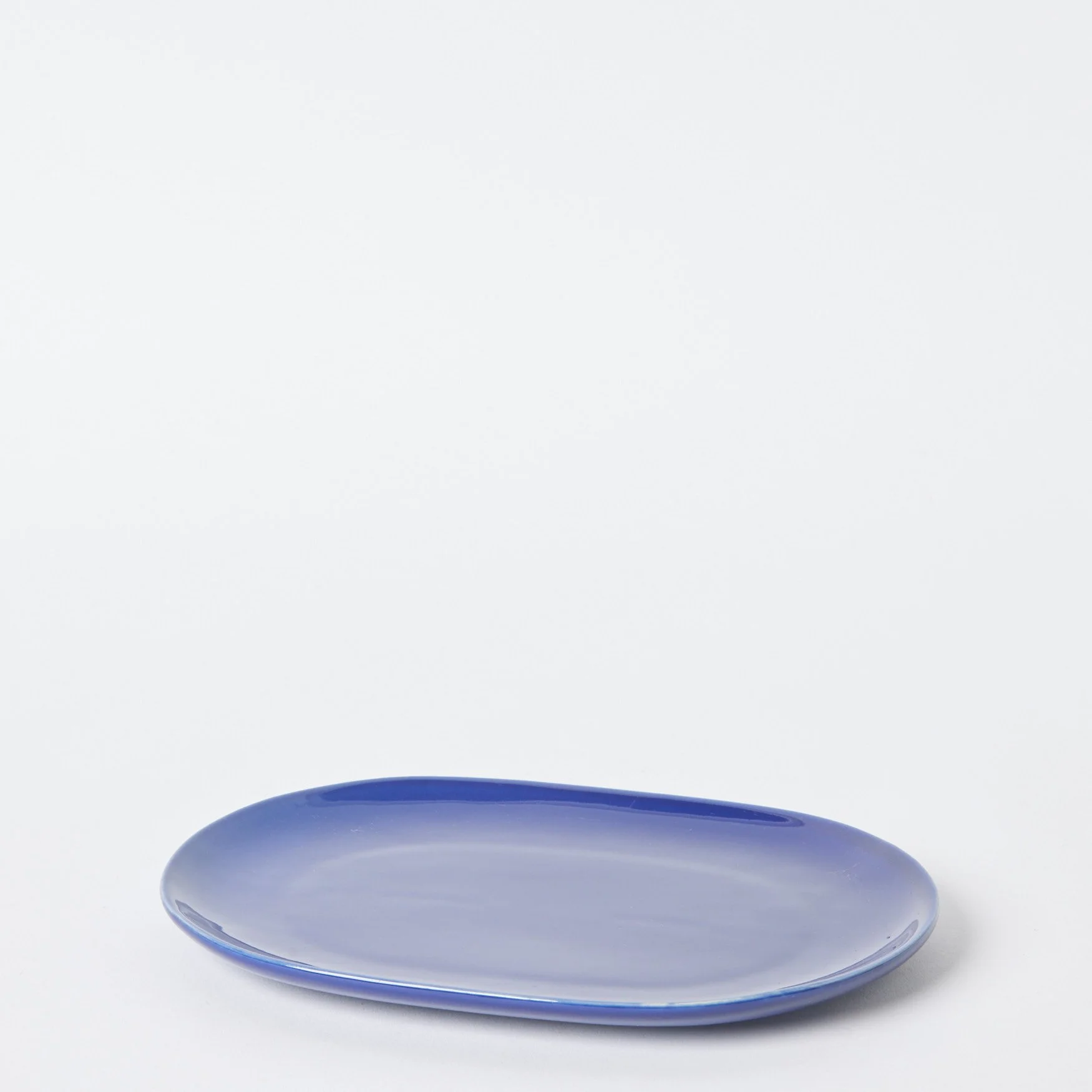 EST_Tableware_Plates_Blue_DKPLATE0397_25Lx19W_01.jpg