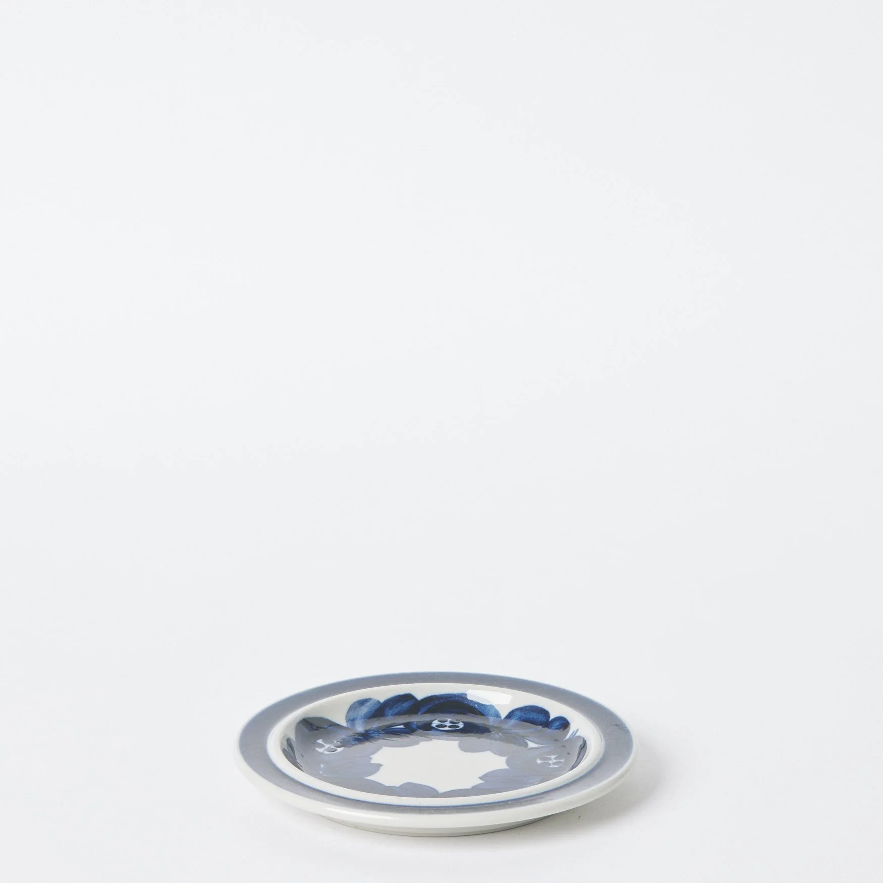 EST_Tableware_Plates_Blue_DKPLATE0406_16D_01.jpg