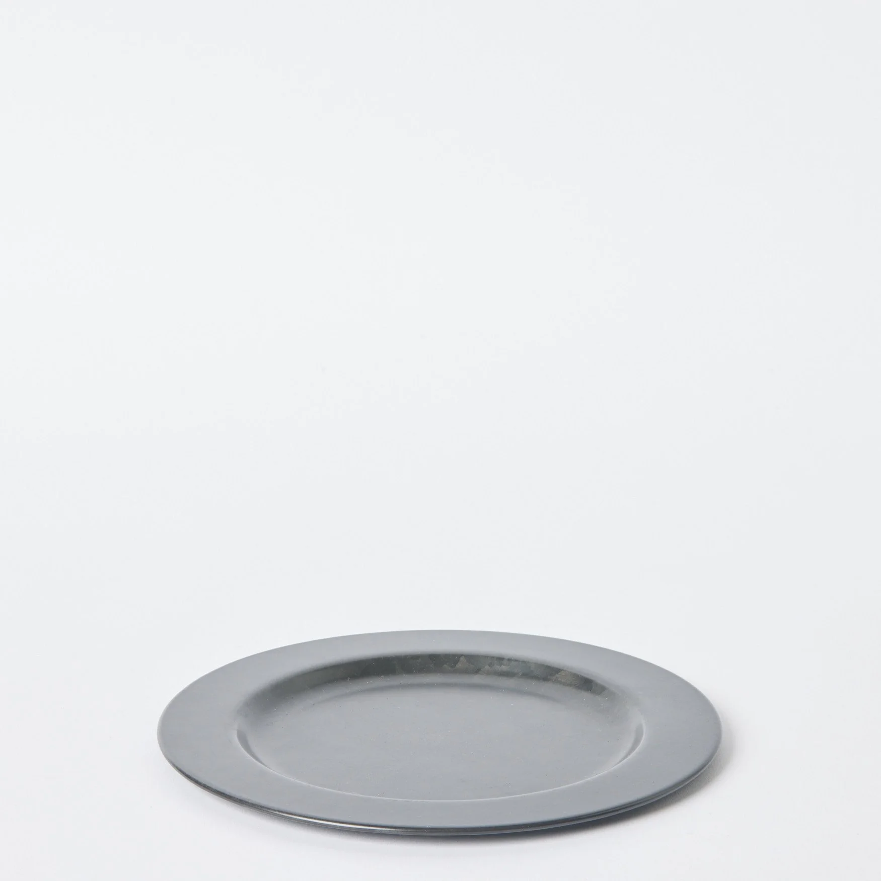 EST_Tableware_Plates_Metal_DKPLATE0540_23D_01.jpg