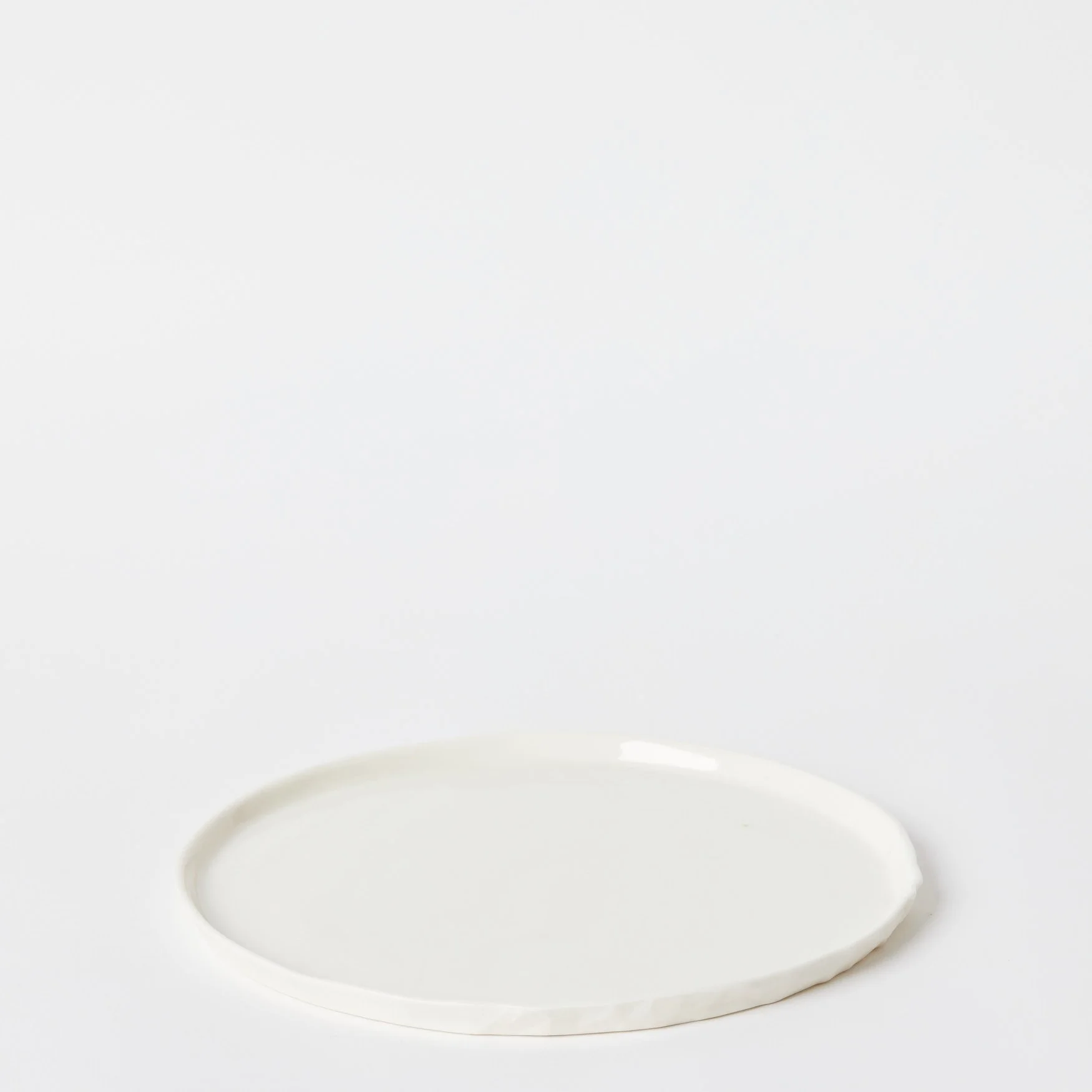 EST_Tableware_Plates_WhiteNeutral_DKPLATE0009_25D_01.jpg