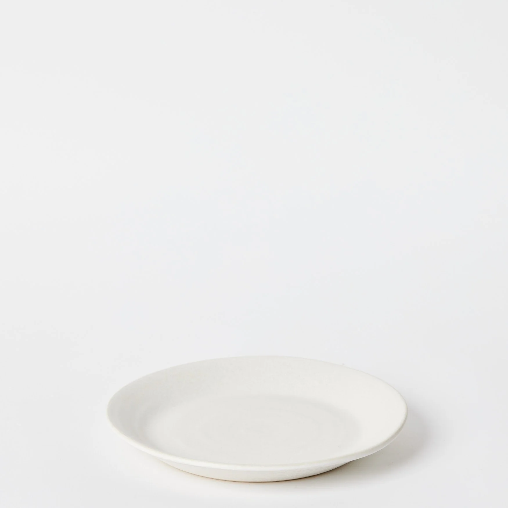 EST_Tableware_Plates_WhiteNeutral_DKPLATE0030_22D_01.jpg