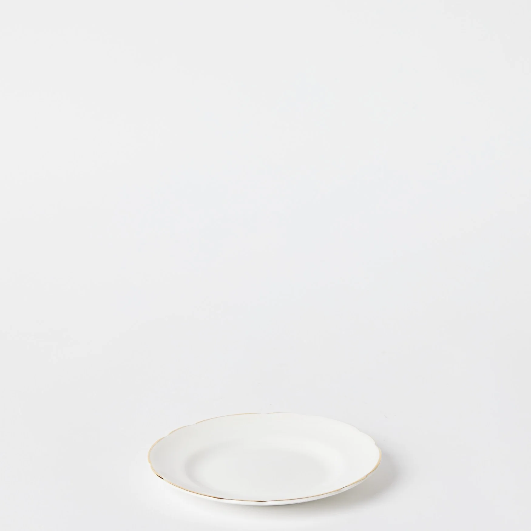EST_Tableware_Plates_WhiteNeutral_DKPLATE0061_16D_01.jpg