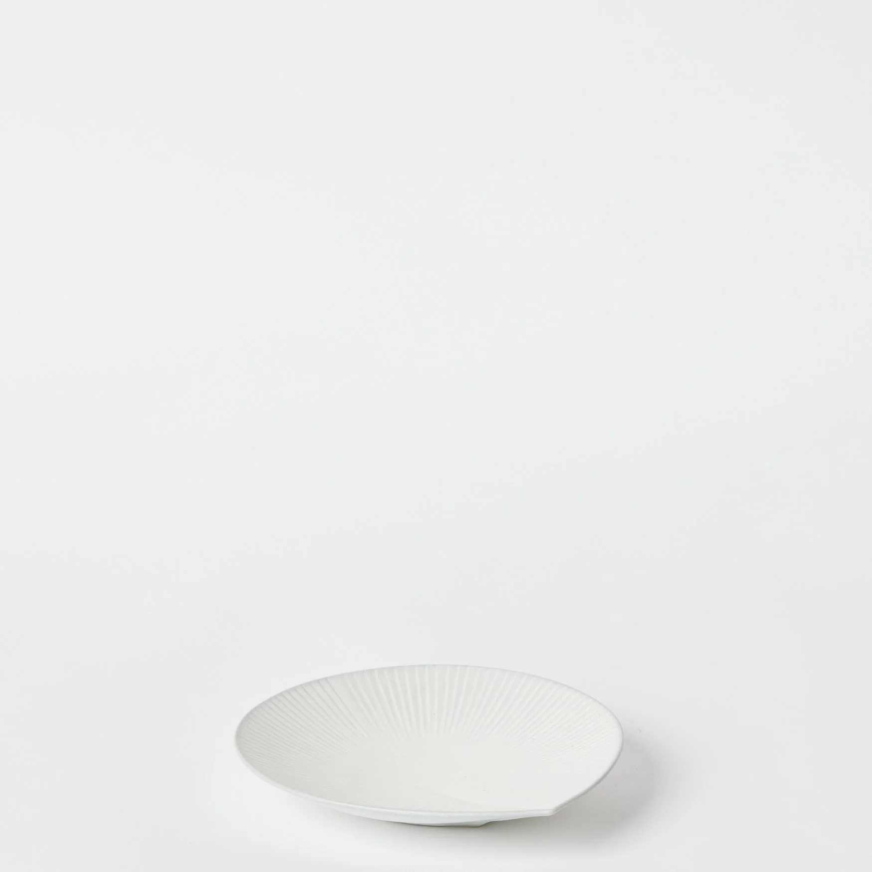 EST_Tableware_Plates_WhiteNeutral_DKPLATE0063_18D_01.jpg